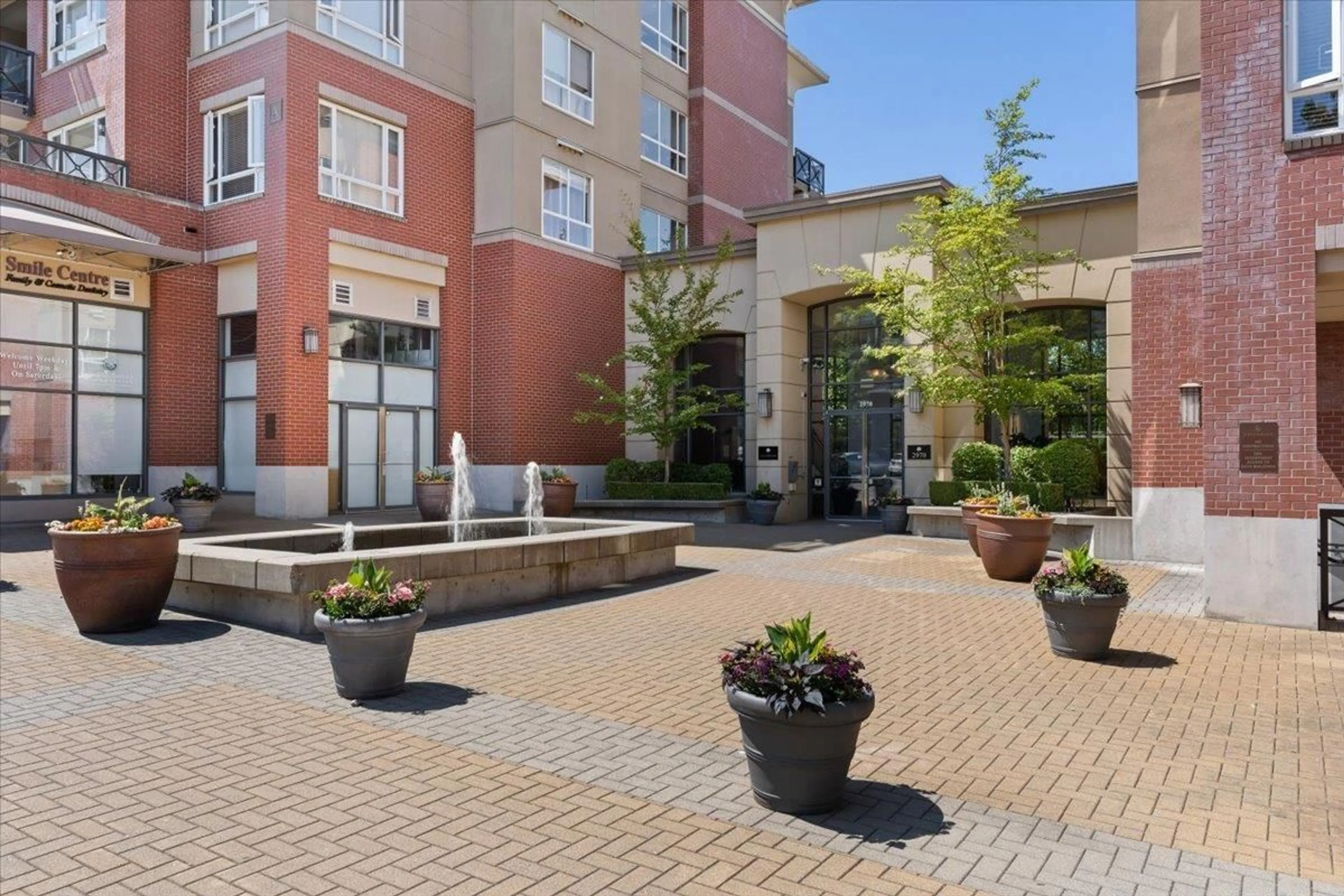 Patio, street for 106 2970 KING GEORGE BOULEVARD, Surrey British Columbia V4P0E6