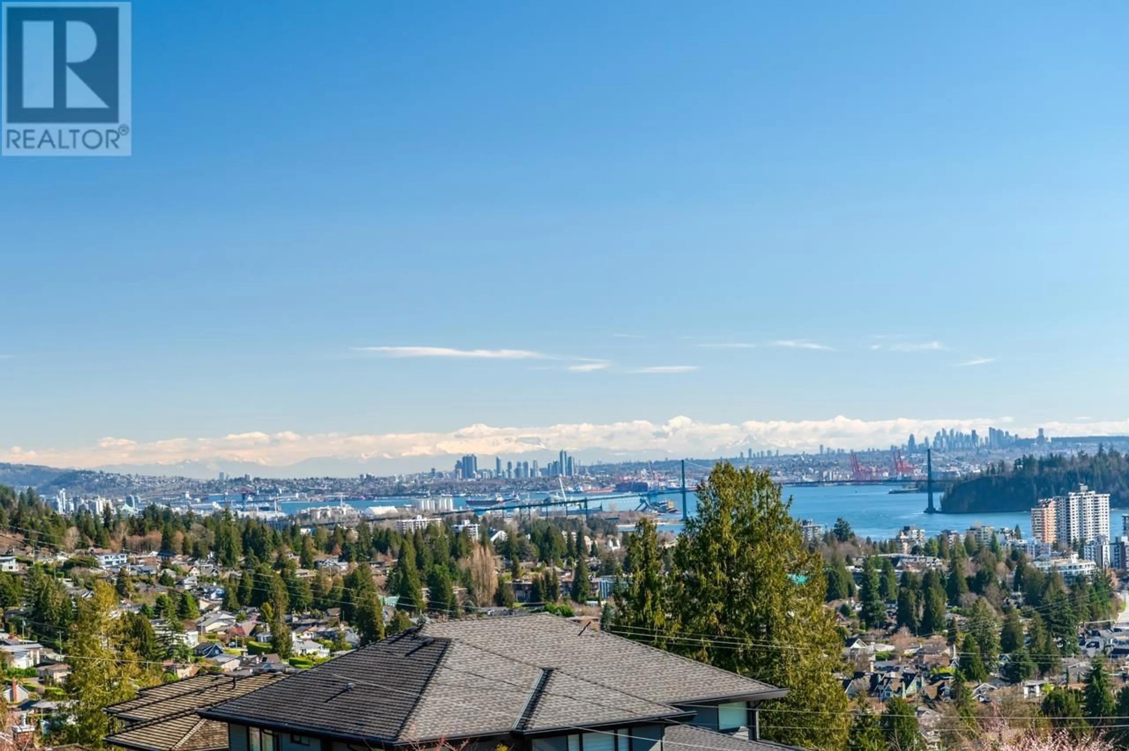 A pic from outside/outdoor area/front of a property/back of a property/a pic from drone, water/lake/river/ocean view for 2616 PALMERSTON AVENUE, West Vancouver British Columbia V7V2W6