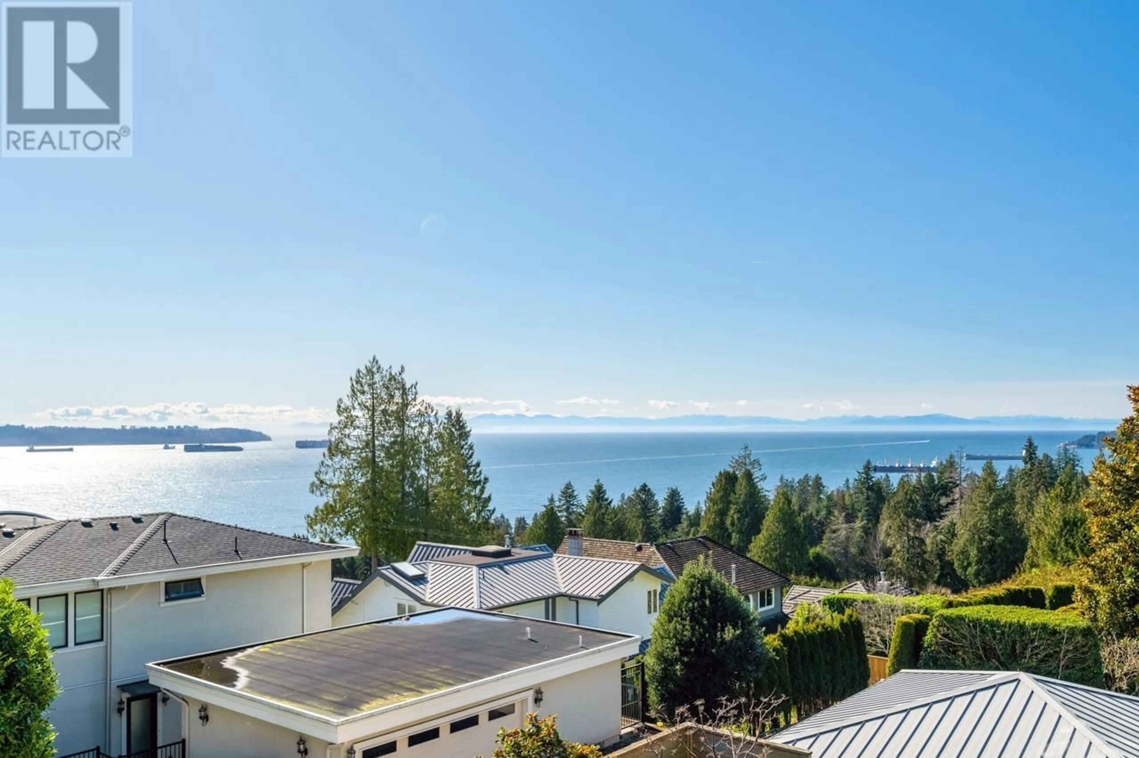 A pic from outside/outdoor area/front of a property/back of a property/a pic from drone, water/lake/river/ocean view for 2616 PALMERSTON AVENUE, West Vancouver British Columbia V7V2W6