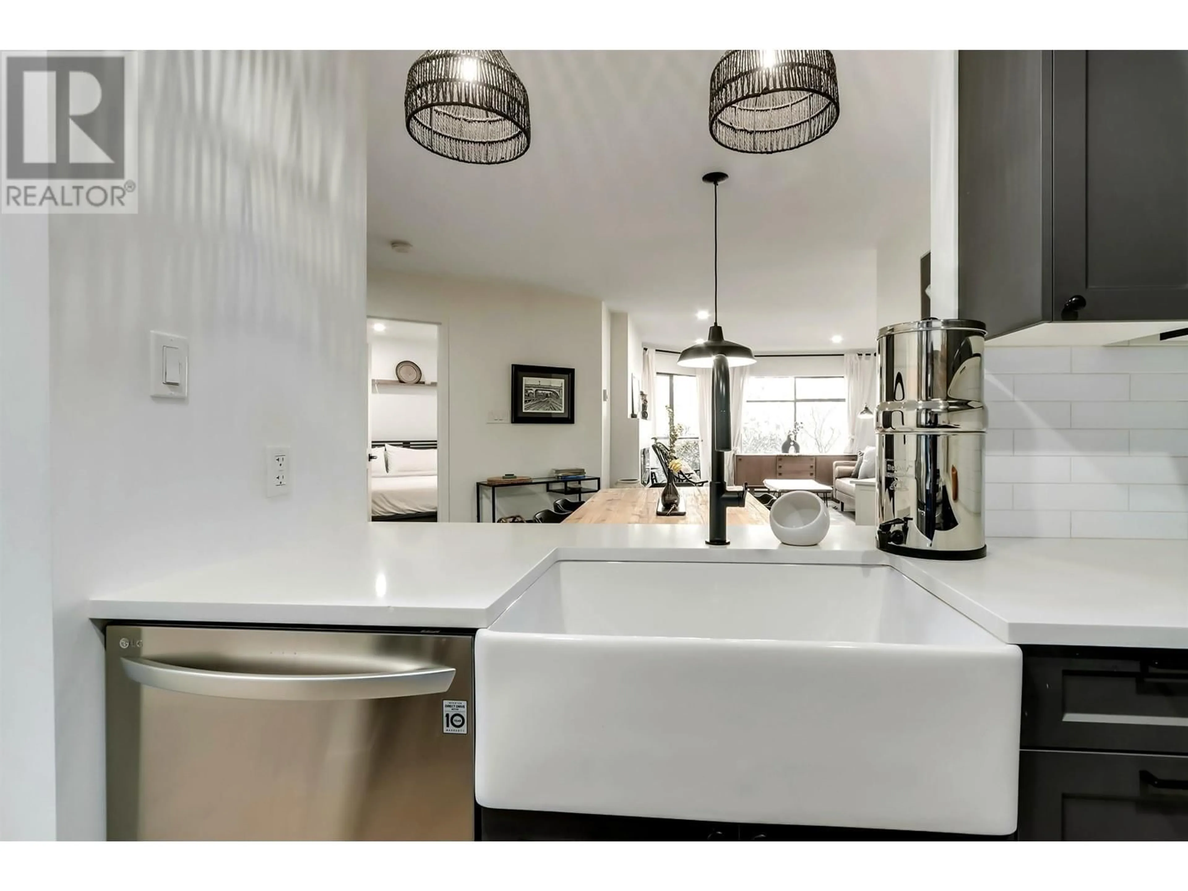 Contemporary kitchen, ceramic/tile floor for 211 2222 PRINCE EDWARD STREET, Vancouver British Columbia V5T4M6