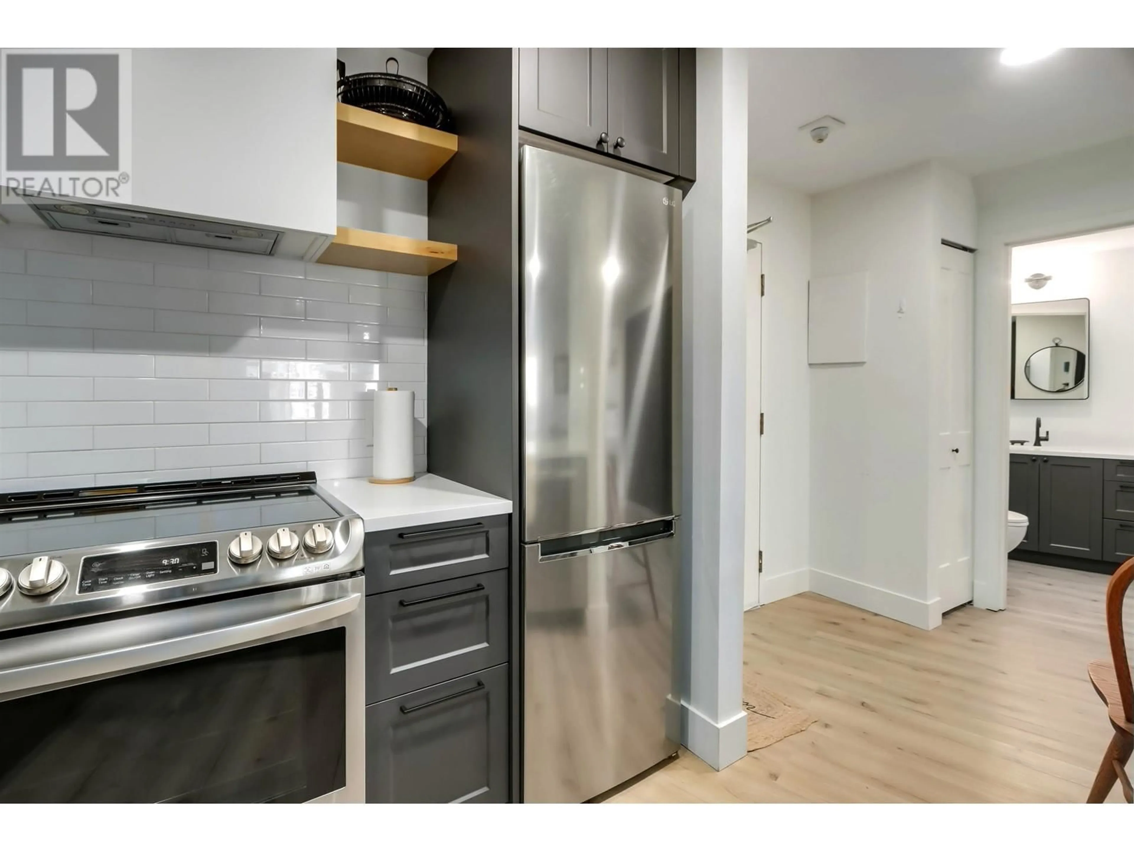 Standard kitchen, unknown for 211 2222 PRINCE EDWARD STREET, Vancouver British Columbia V5T4M6