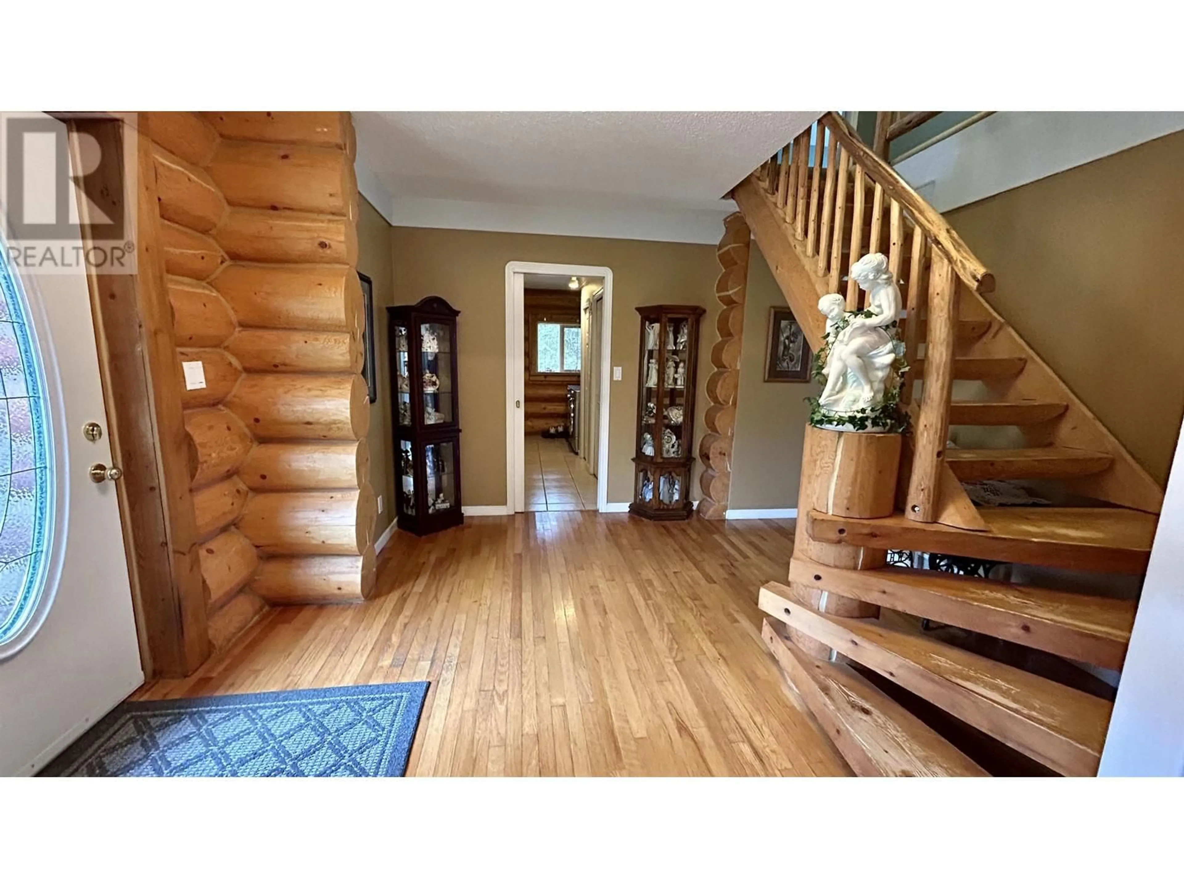 Indoor entryway for 4906 KITWANGA DRIVE, 108 Mile Ranch British Columbia V0K2Z0