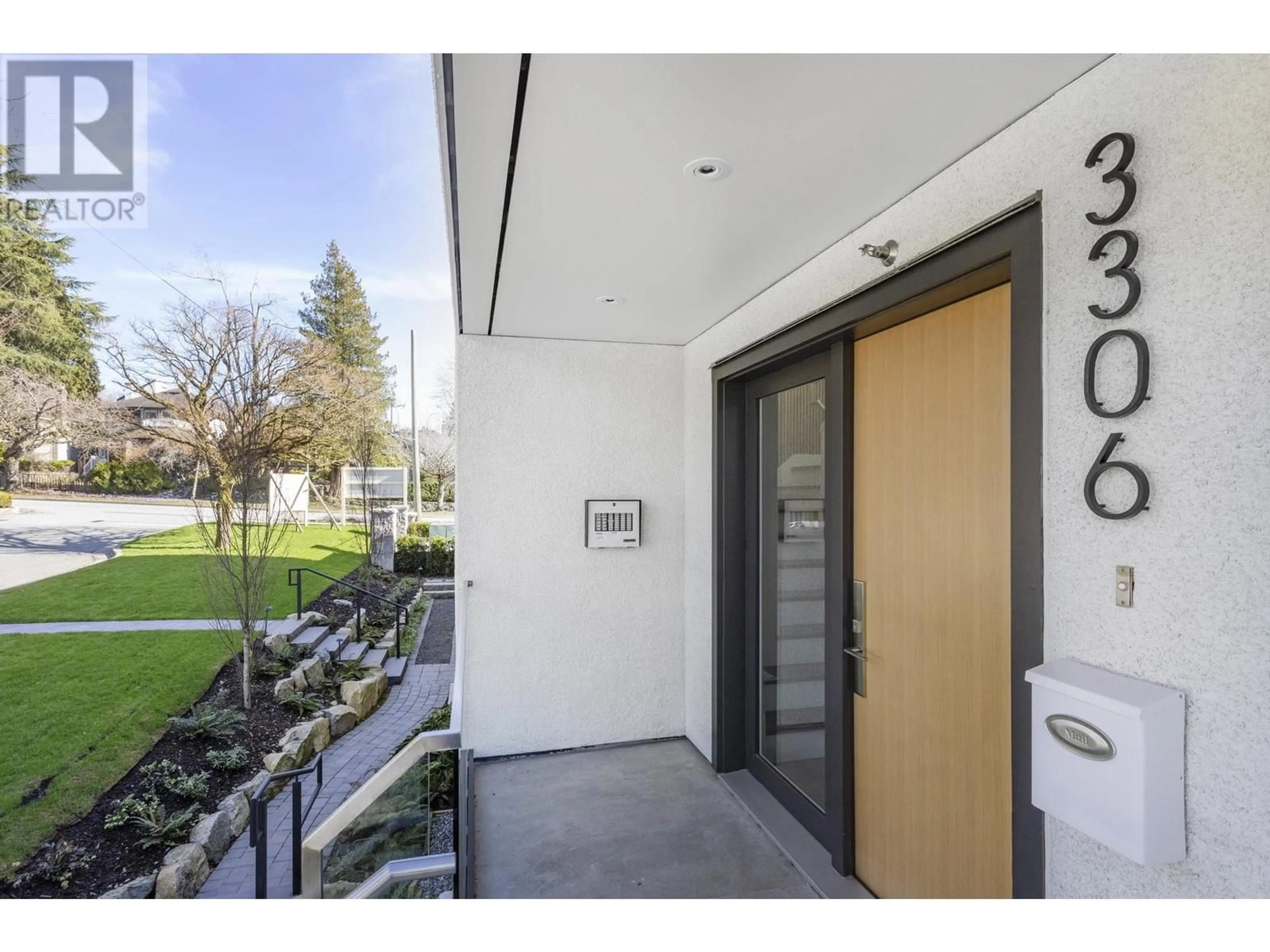 Indoor foyer for 3306 MAYFAIR AVENUE, Vancouver British Columbia V6N0C5