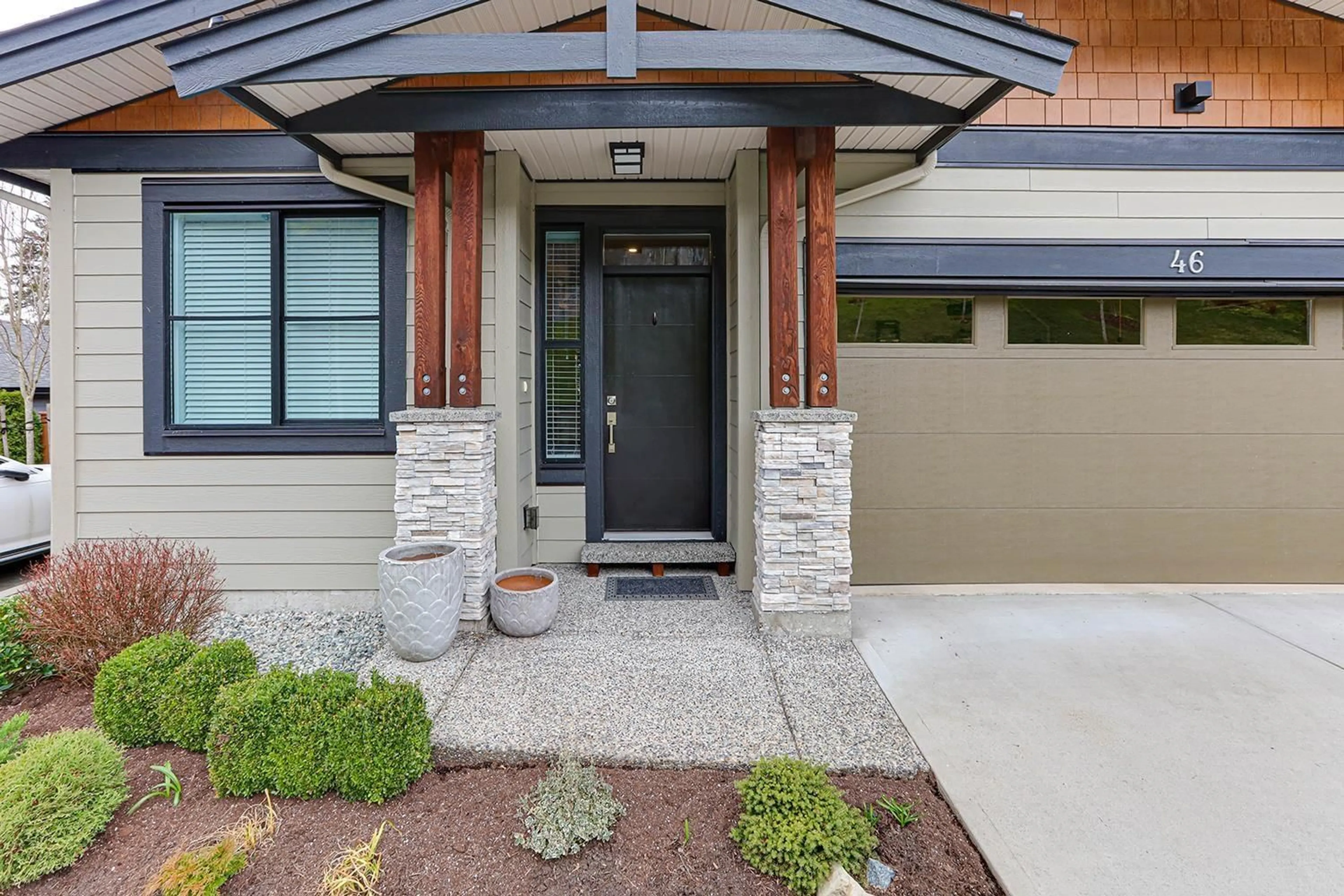 Indoor entryway for 46 - 3618 150, Surrey British Columbia V3Z0W3