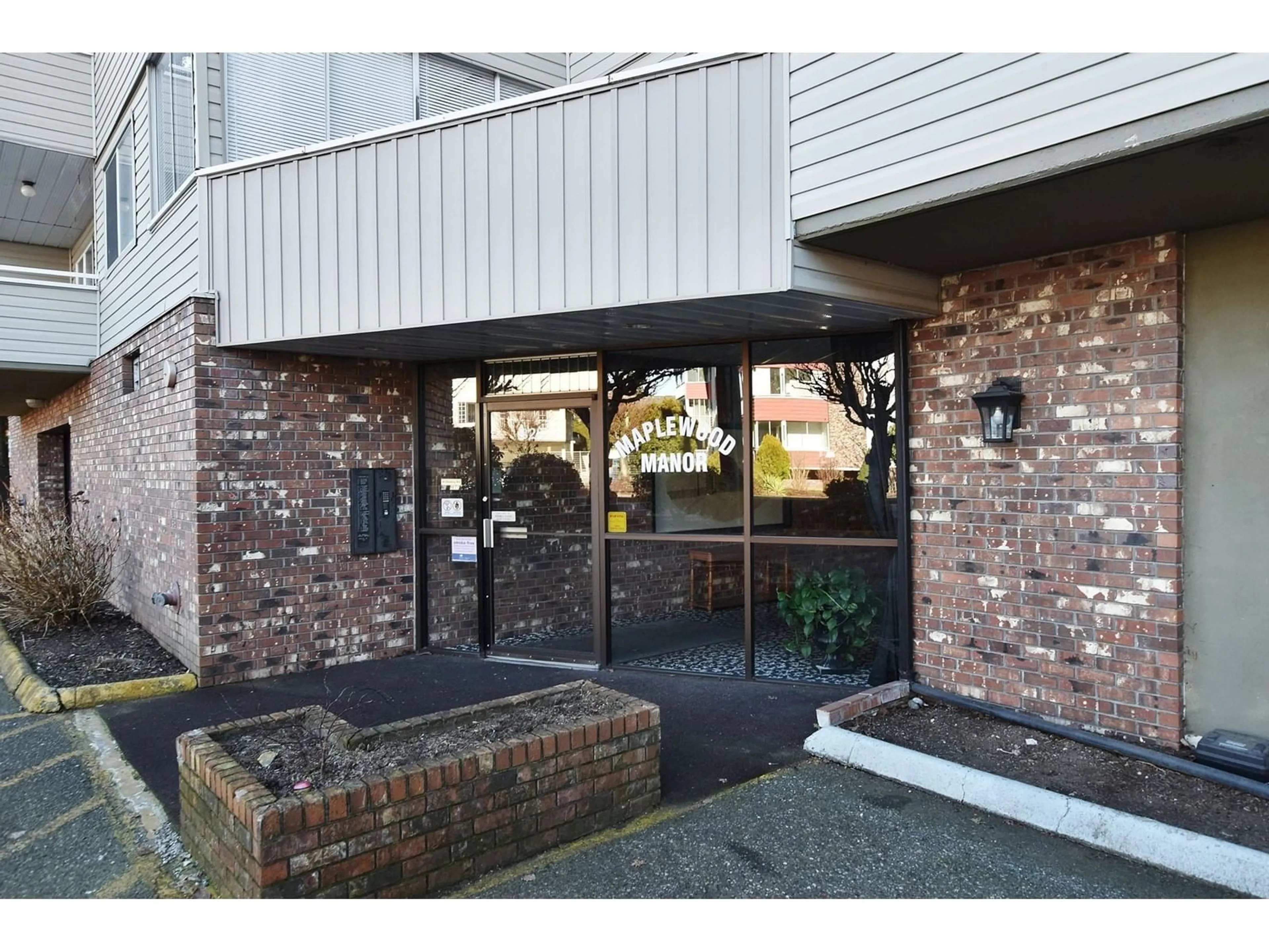 Indoor foyer for 306 32040 TIMS AVENUE, Abbotsford British Columbia V2T2H2