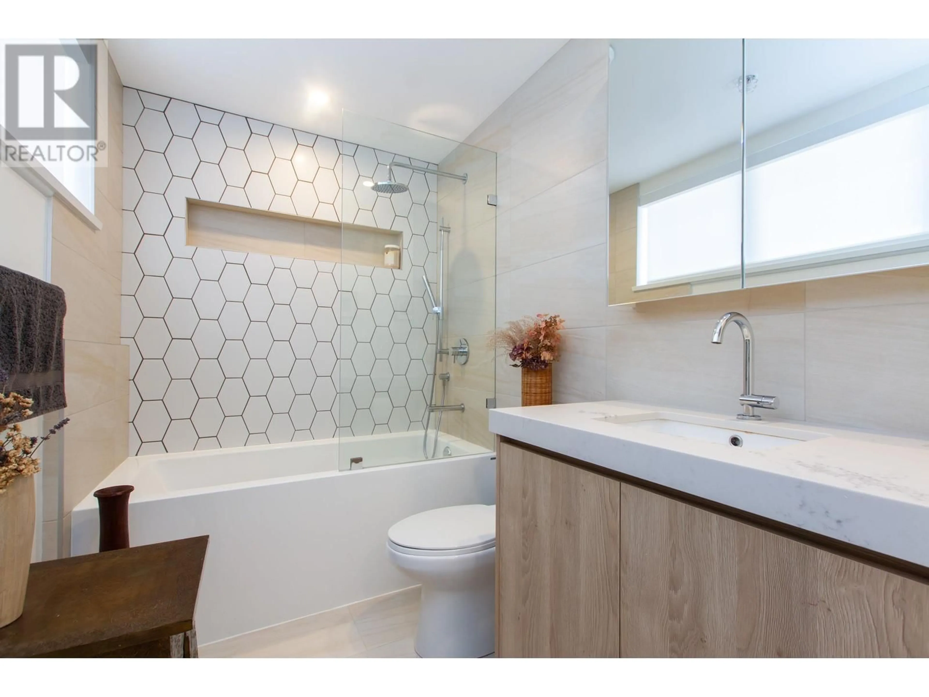 Standard bathroom, ceramic/tile floor for 727 - 38362 BUCKLEY AVENUE, Squamish British Columbia V8B0J8