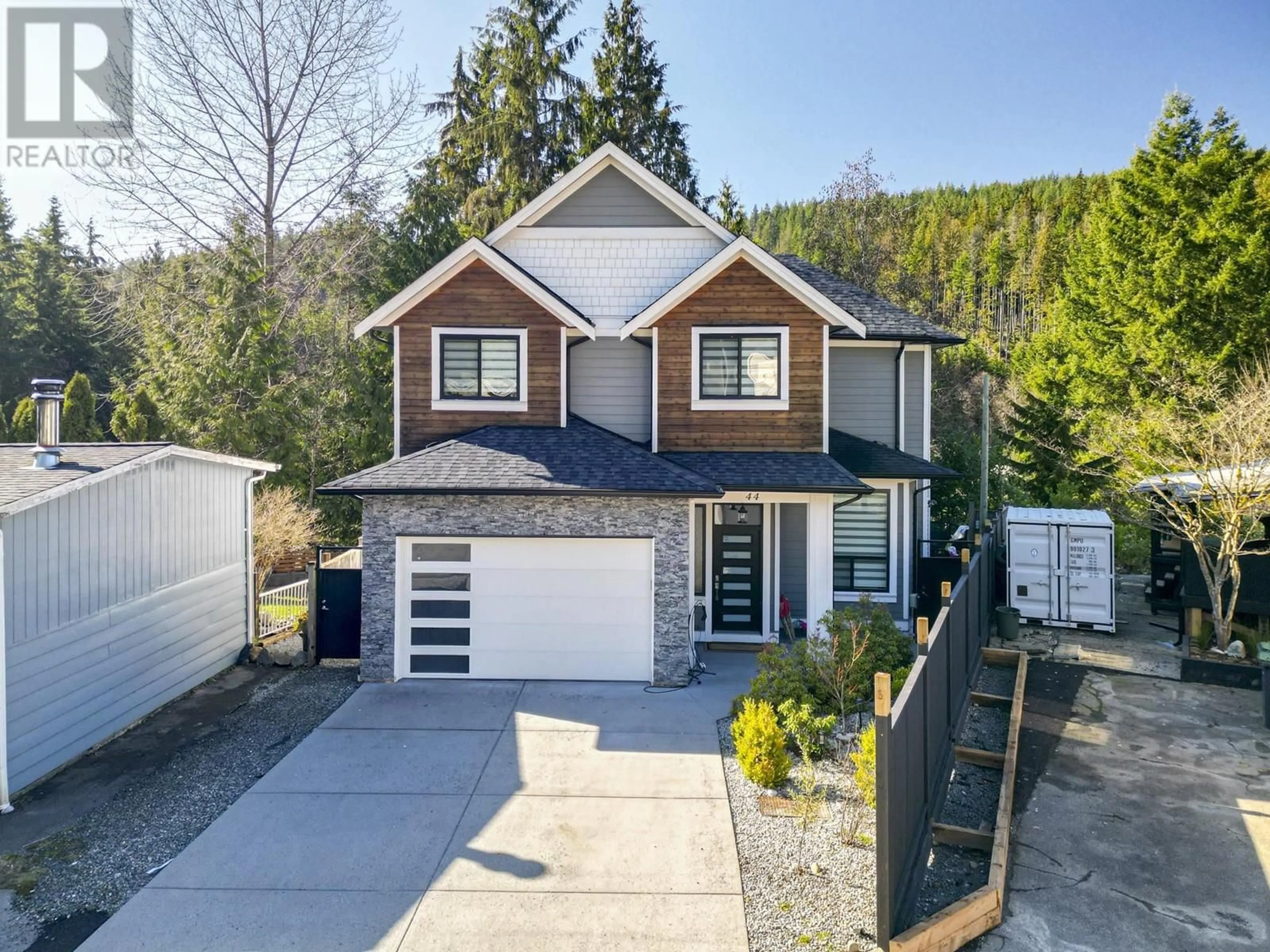 Home with vinyl exterior material, street for 44 3295 SUNNYSIDE ROAD, Anmore British Columbia V3H4Z4