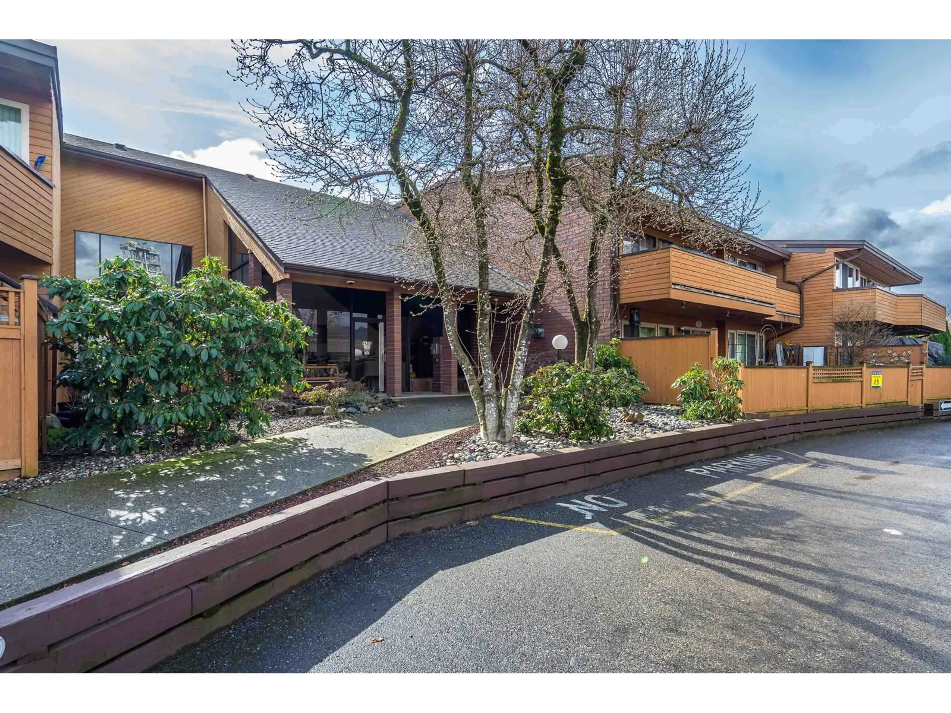 Indoor foyer for 218 - 46210 CHILLIWACK CENTRAL ROAD, Chilliwack British Columbia V2P1J8