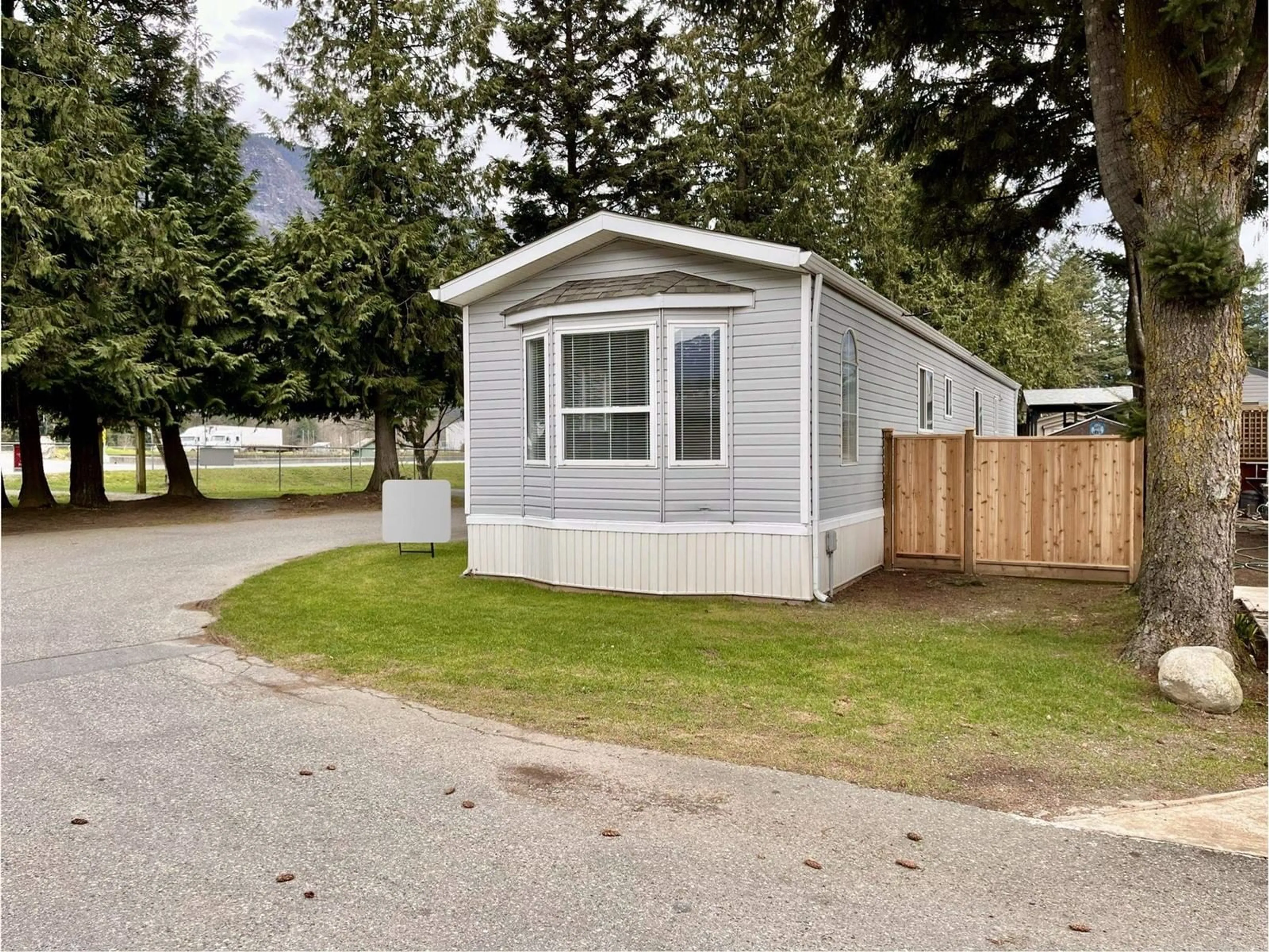 Standard kitchen, unknown for 20 - 63071 FLOOD HOPE ROAD, Hope British Columbia V0X1L2