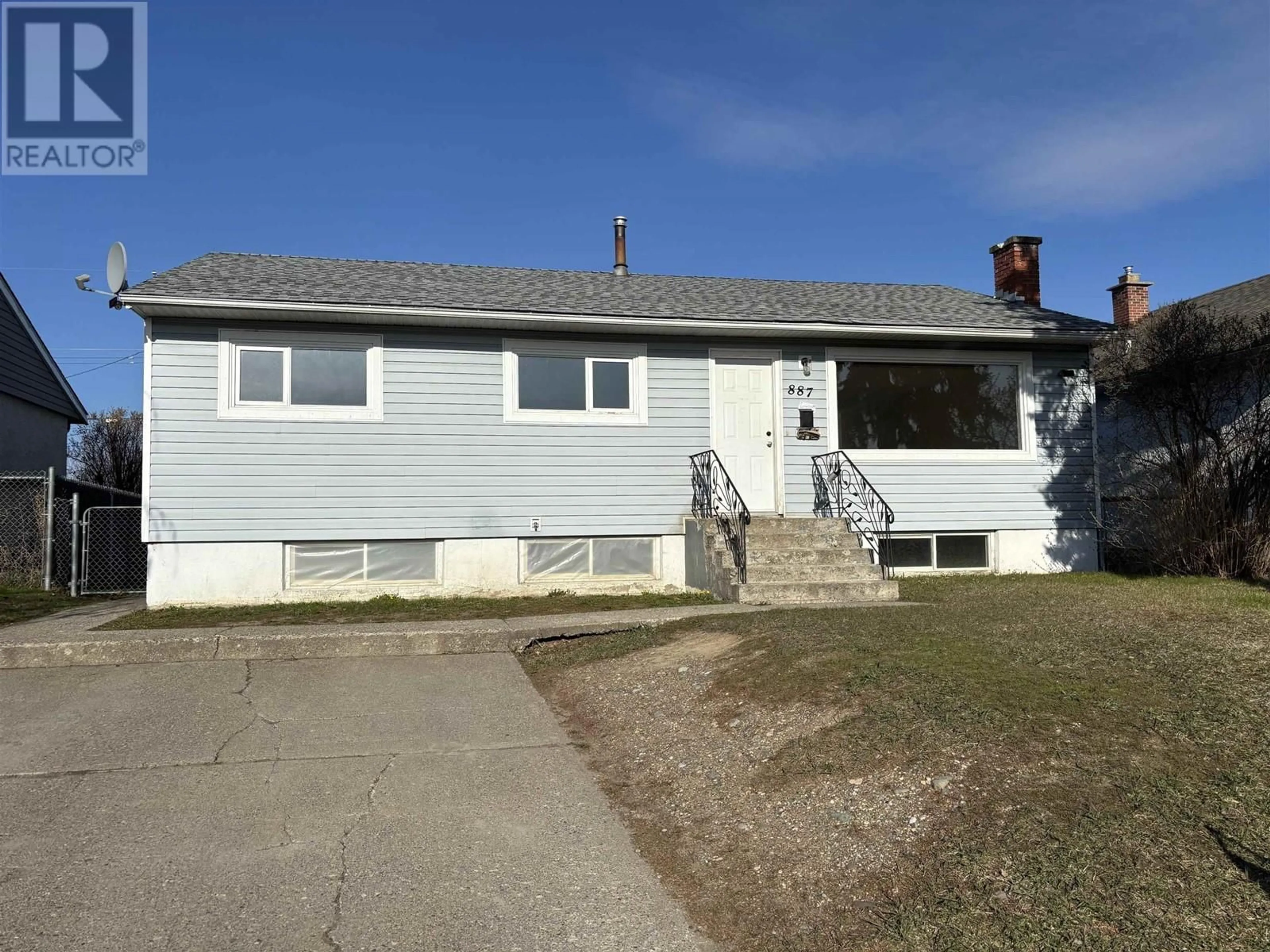 A pic from outside/outdoor area/front of a property/back of a property/a pic from drone, street for 887 DOUGLAS STREET, Prince George British Columbia V2M2M6