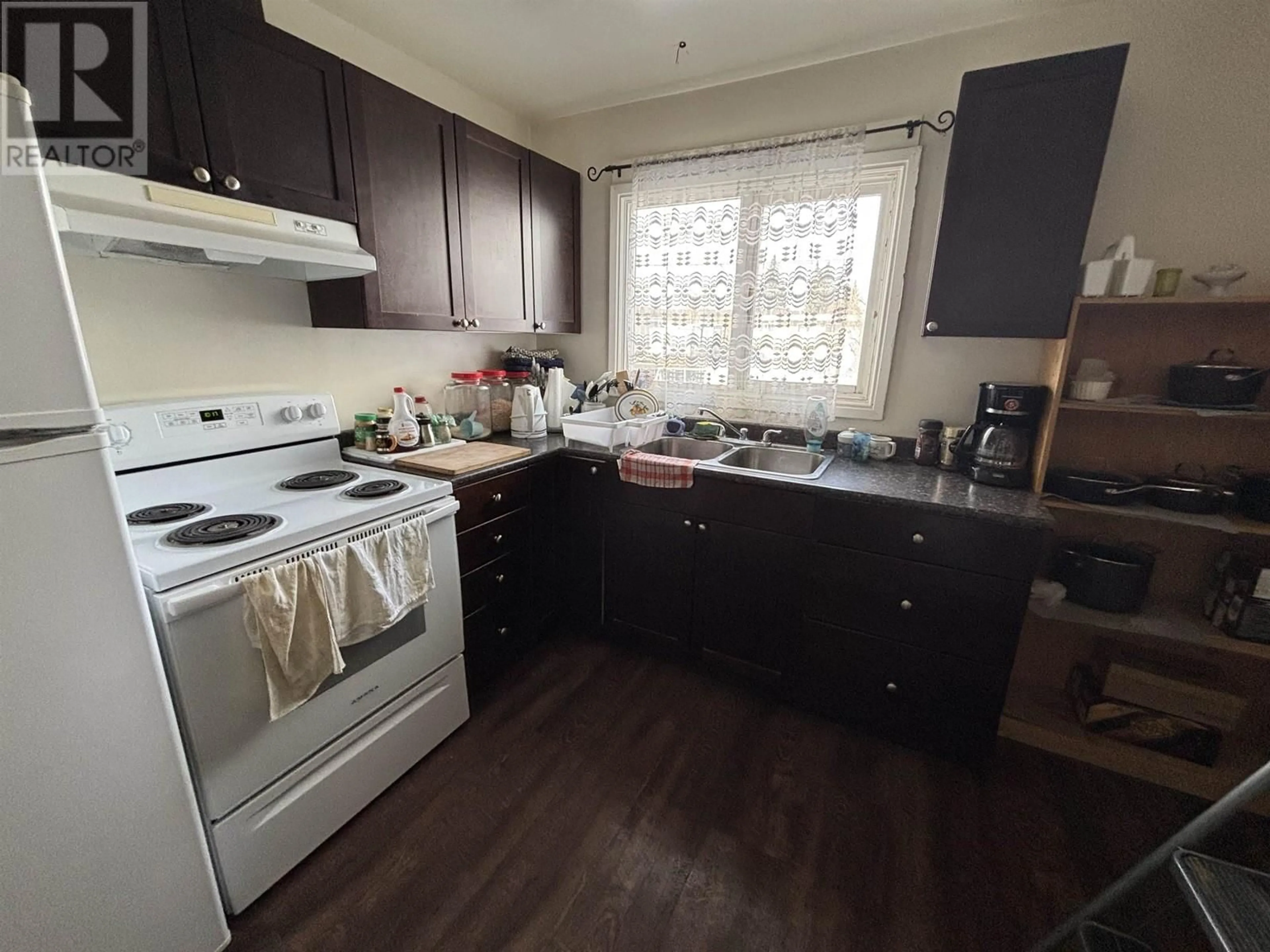 Standard kitchen, wood/laminate floor for 887 DOUGLAS STREET, Prince George British Columbia V2M2M6