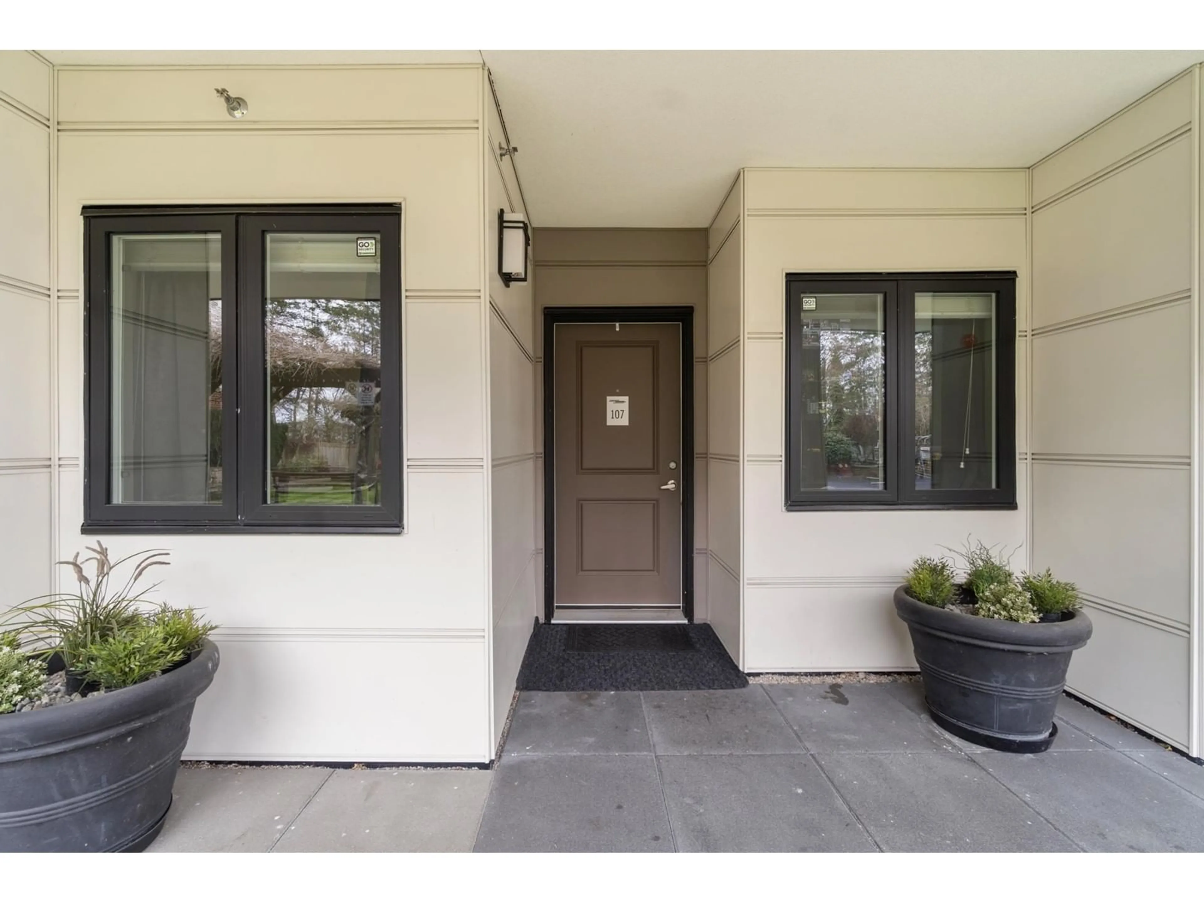 Indoor entryway for 107 14358 60 AVENUE, Surrey British Columbia V3X0G3