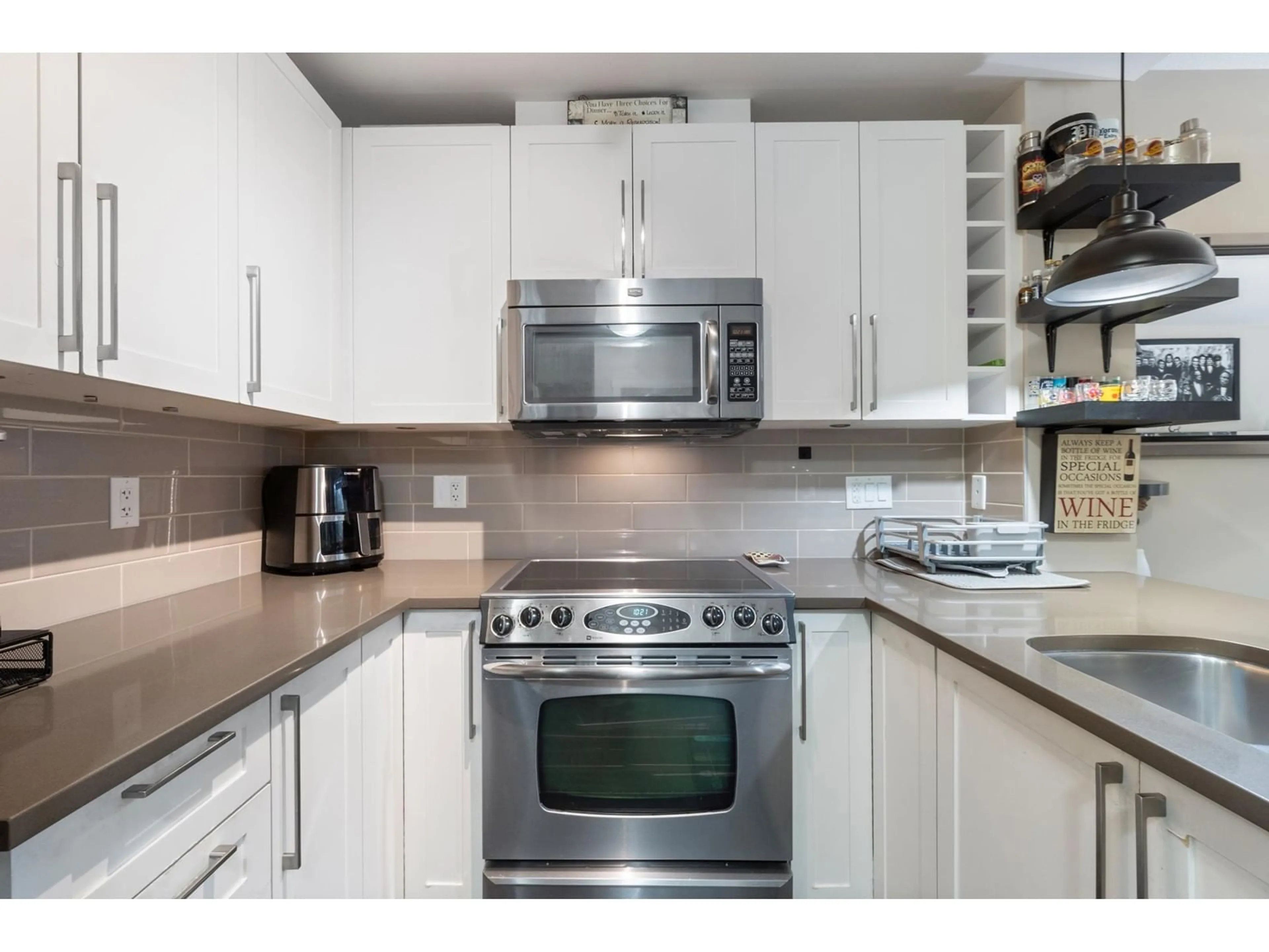 Standard kitchen, unknown for 107 14358 60 AVENUE, Surrey British Columbia V3X0G3