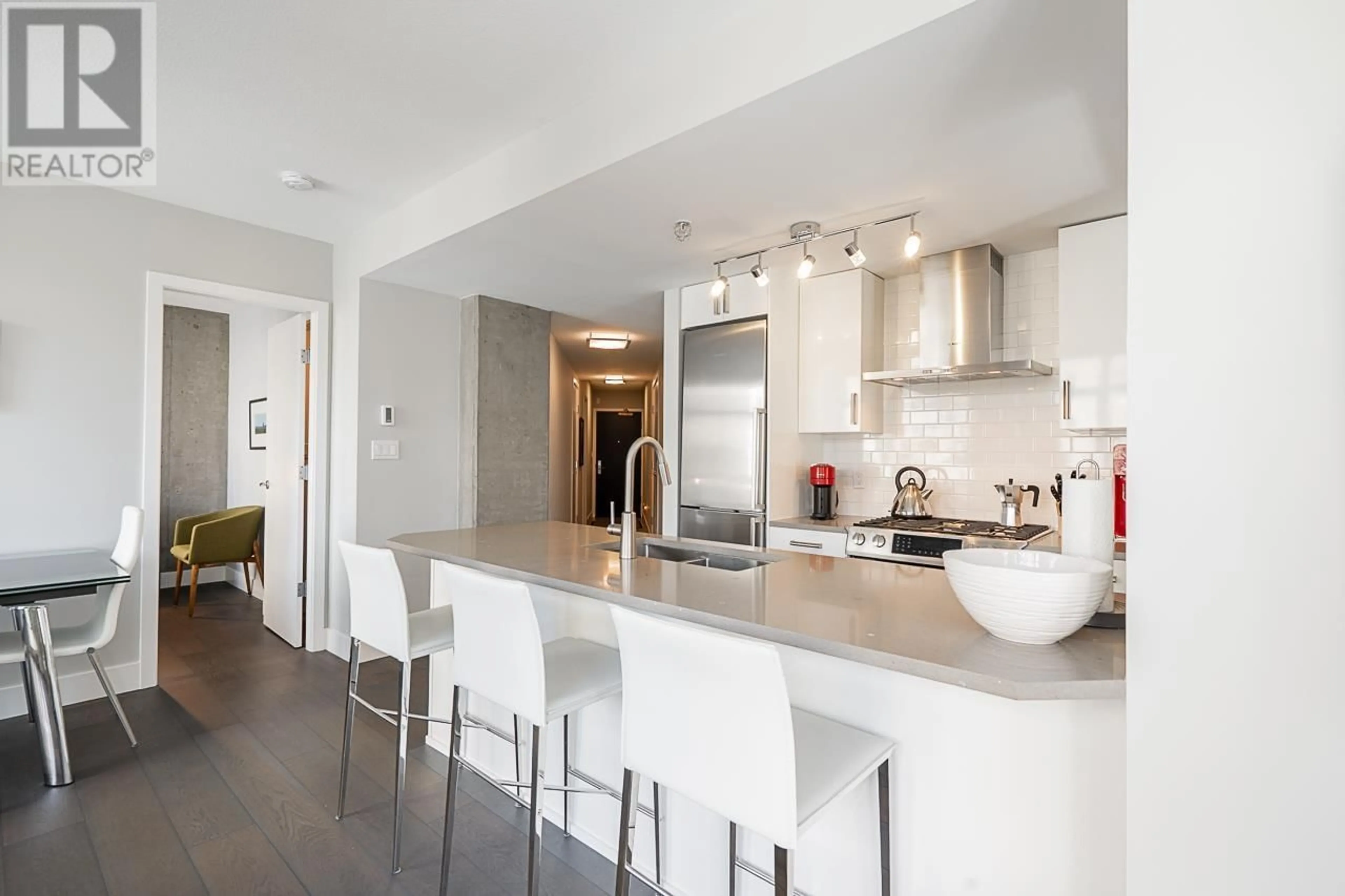 Open concept kitchen, unknown for 306 - 988 RICHARDS STREET, Vancouver British Columbia V6B8R2