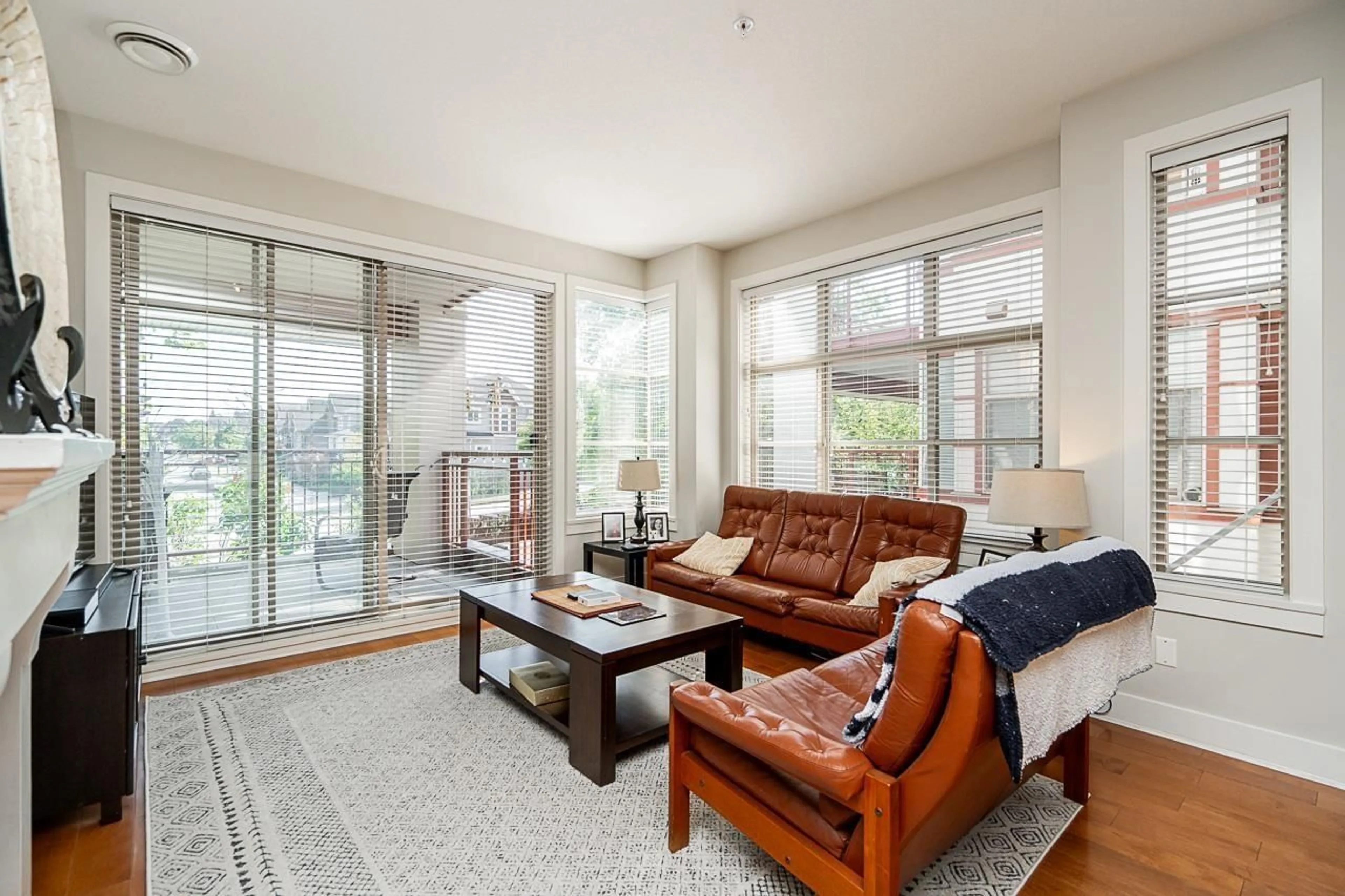 Living room with furniture, unknown for 204 - 16469 64, Surrey British Columbia V3S6V7