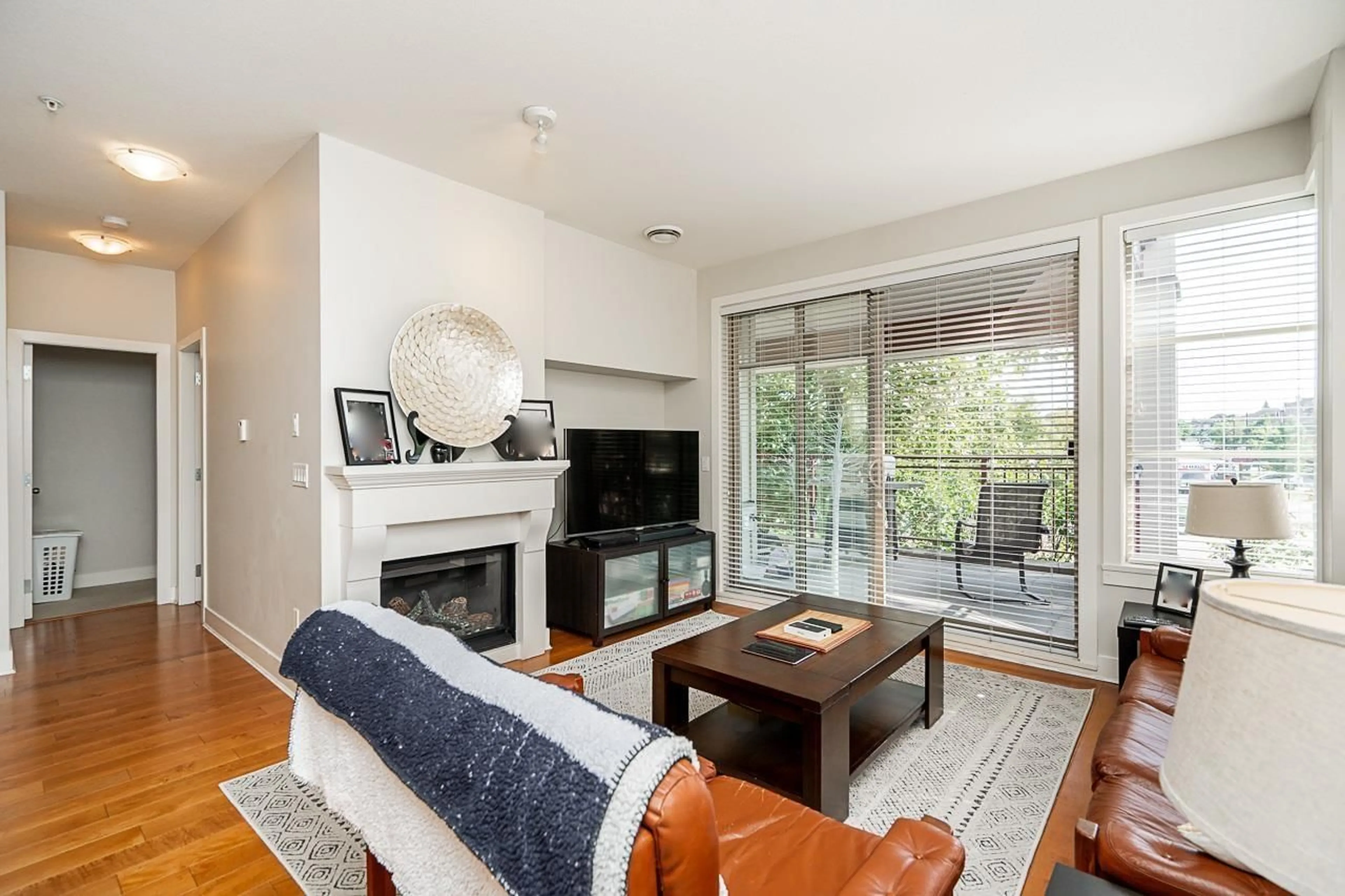 Living room with furniture, unknown for 204 - 16469 64, Surrey British Columbia V3S6V7