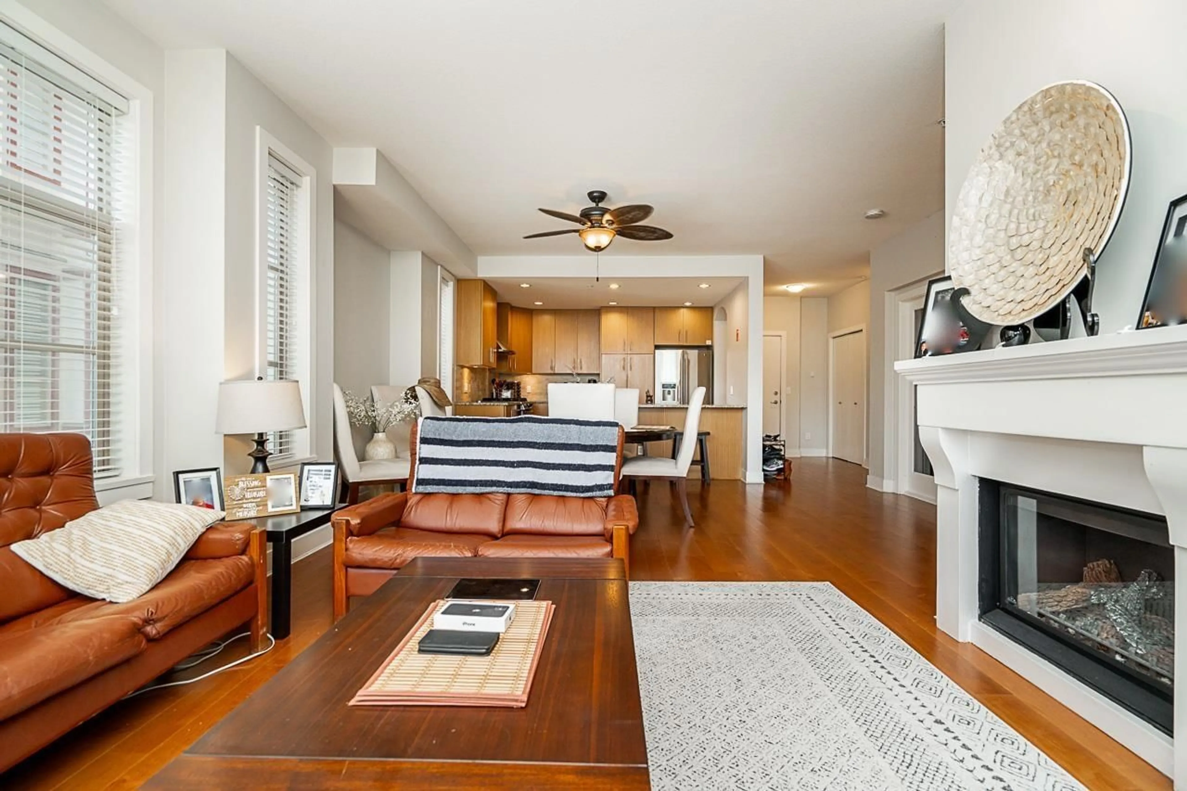 Living room with furniture, unknown for 204 - 16469 64, Surrey British Columbia V3S6V7