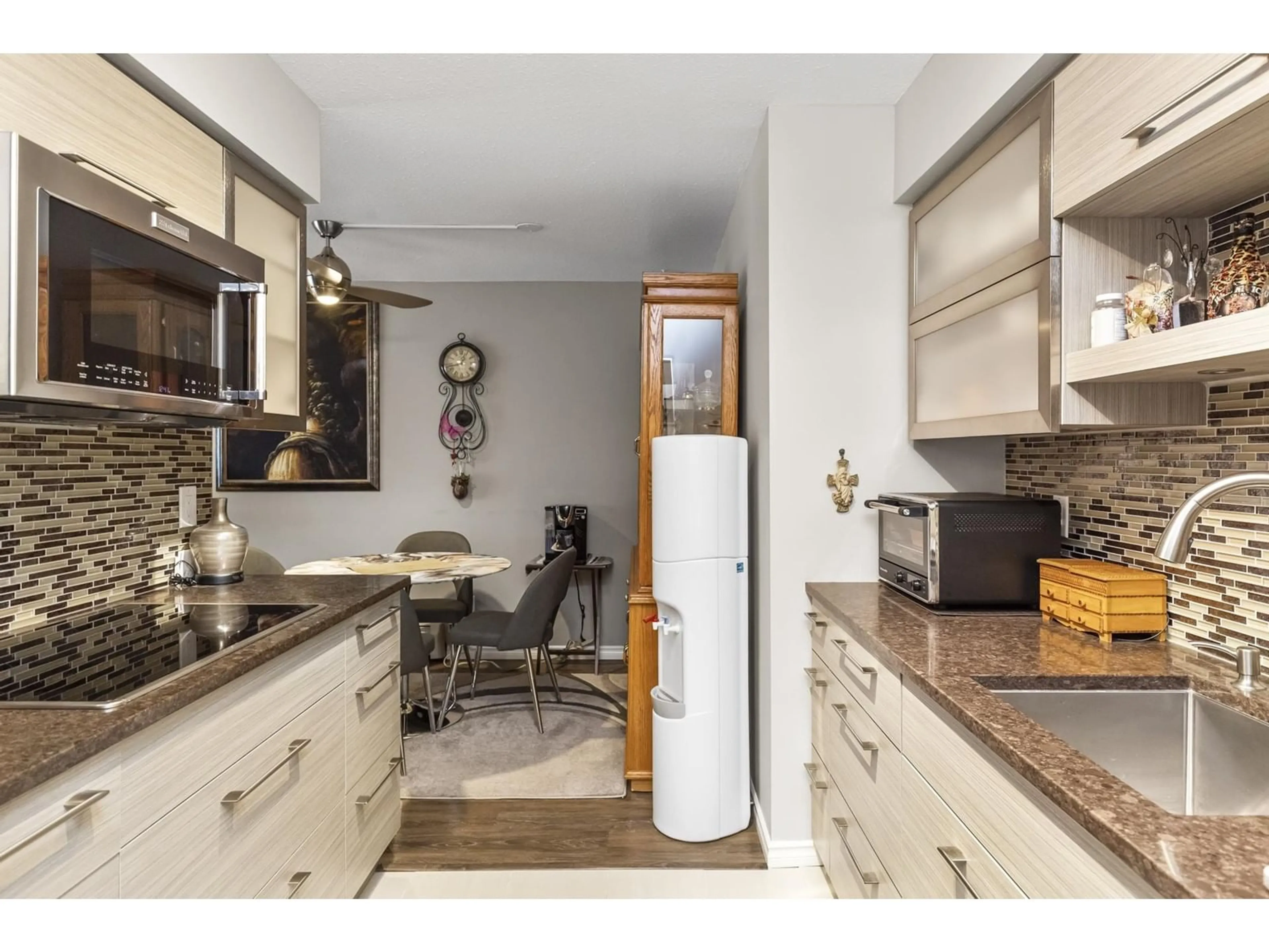 Open concept kitchen, unknown for 127 - 31955 OLD YALE, Abbotsford British Columbia V2T4N1