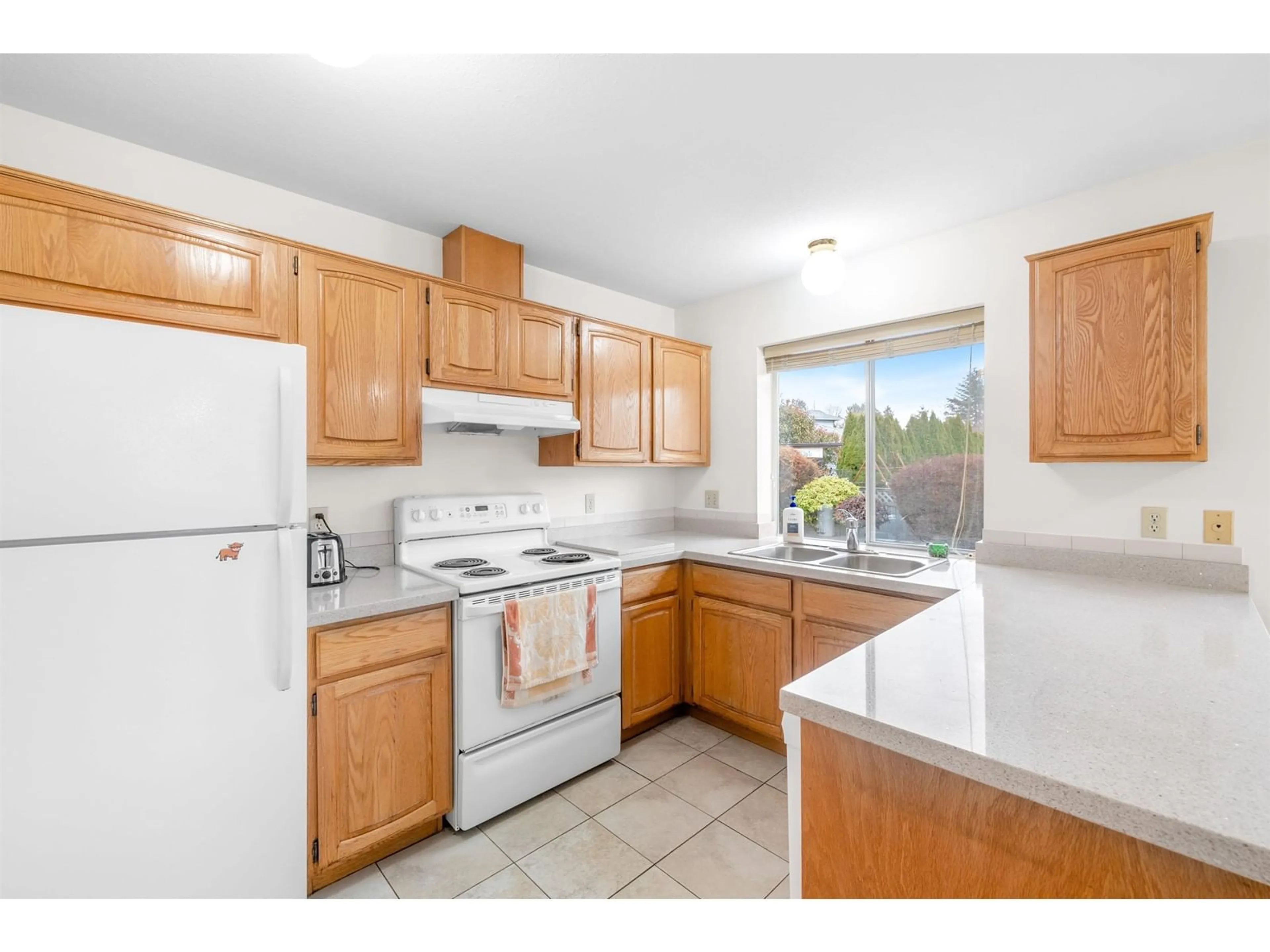 Standard kitchen, unknown for 7470 123 STREET, Surrey British Columbia V3W9N1