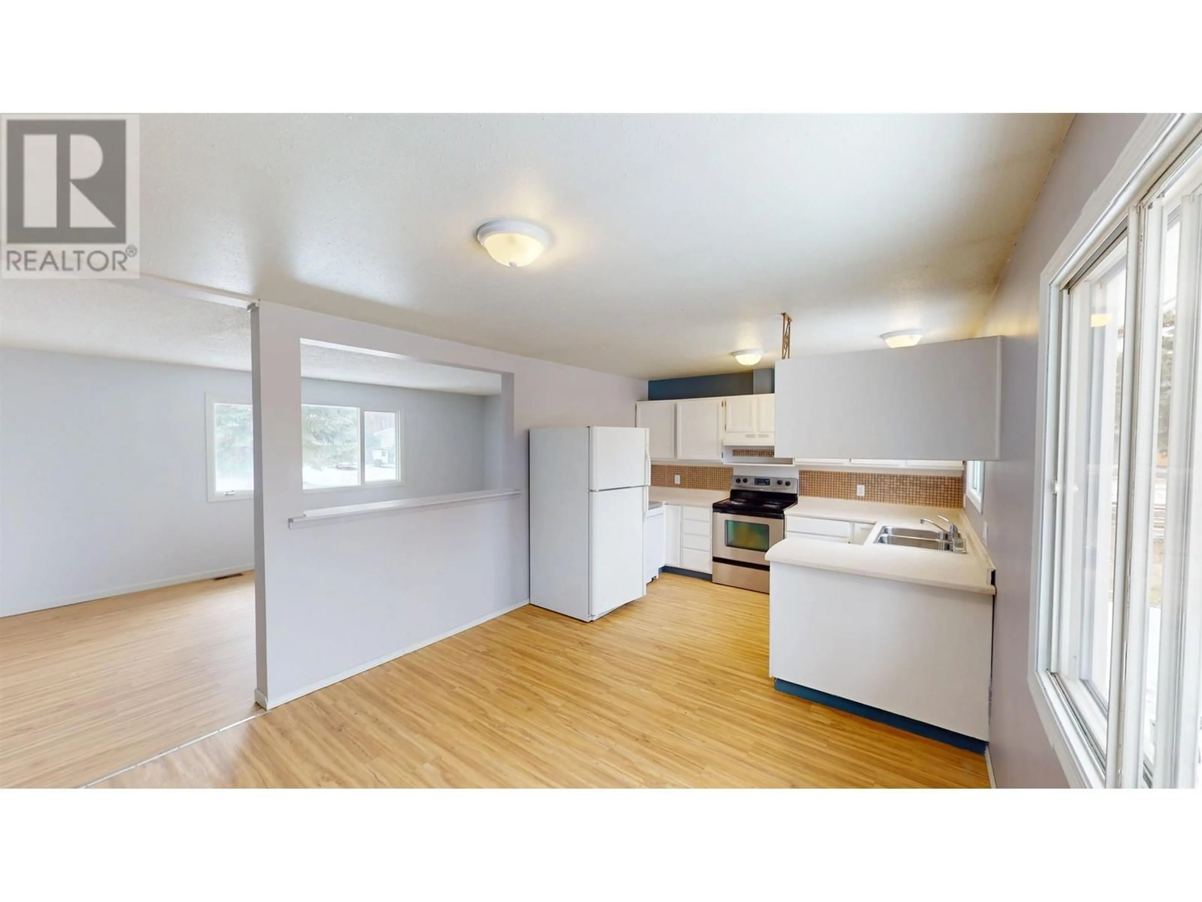 Standard kitchen, unknown for 10109 MACINTOSH CRESCENT, Hudsons Hope British Columbia V0C1V0