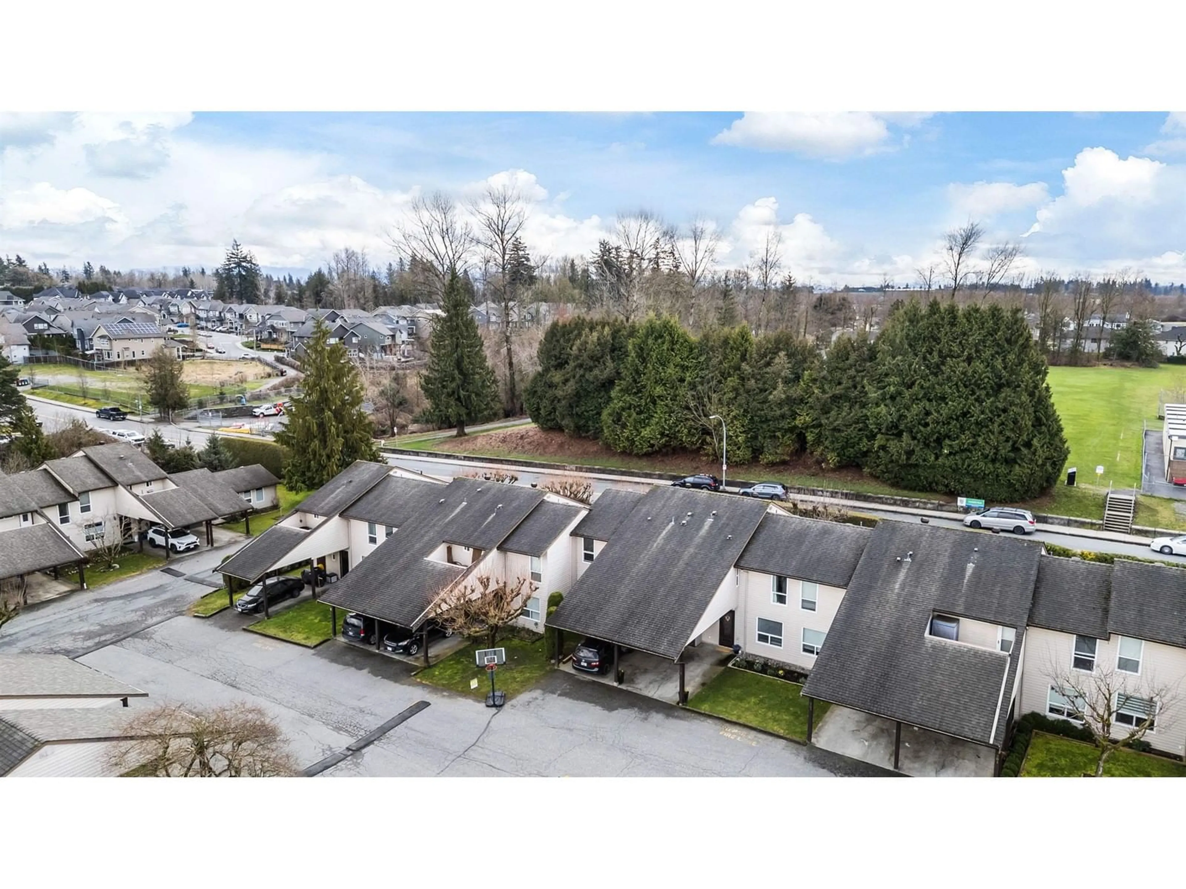 A pic from outside/outdoor area/front of a property/back of a property/a pic from drone, mountain view for 305 - 27411 28, Langley British Columbia V4W3V2