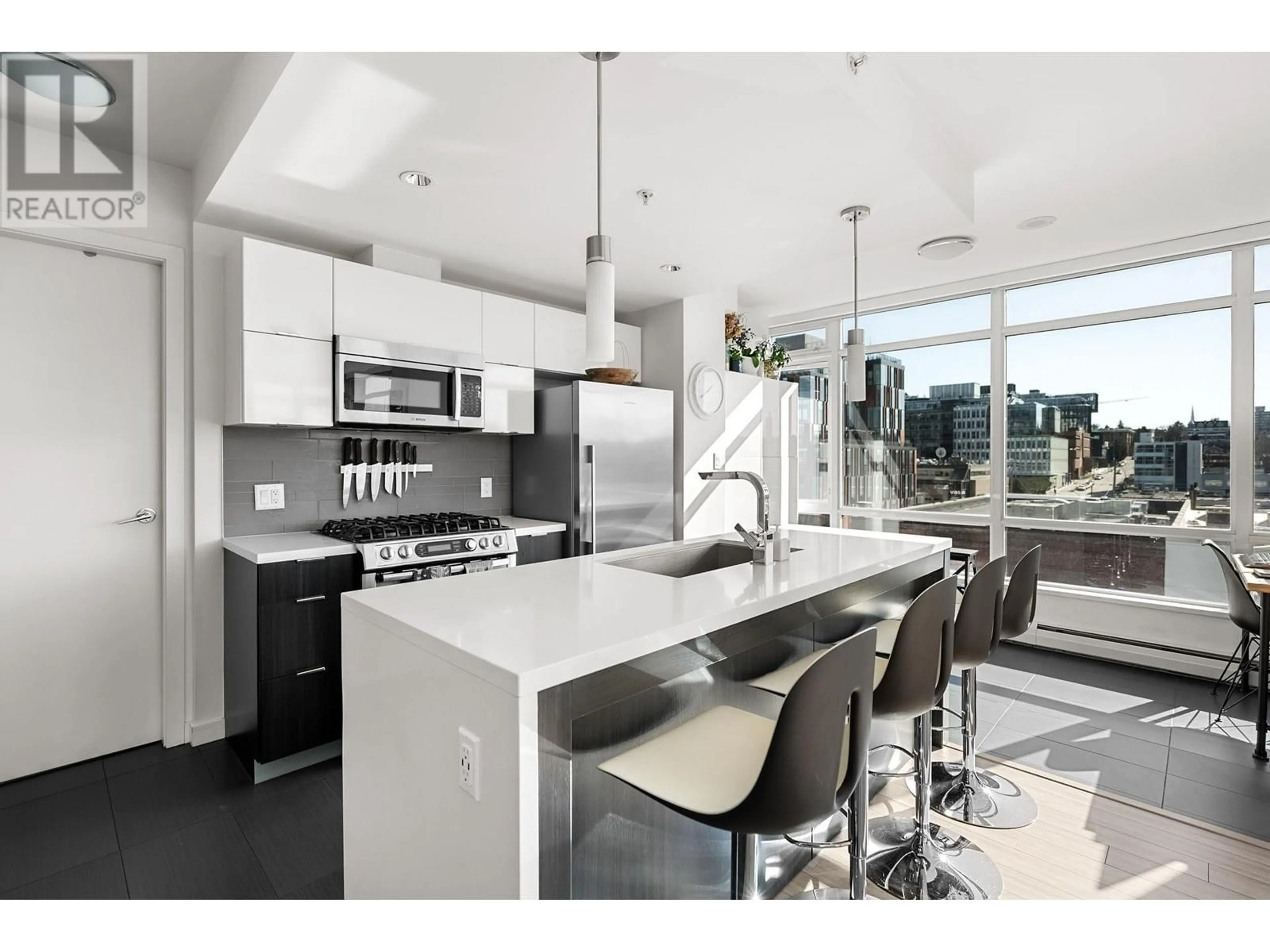 Open concept kitchen, ceramic/tile floor for 707 1775 QUEBEC STREET, Vancouver British Columbia V5T0E3