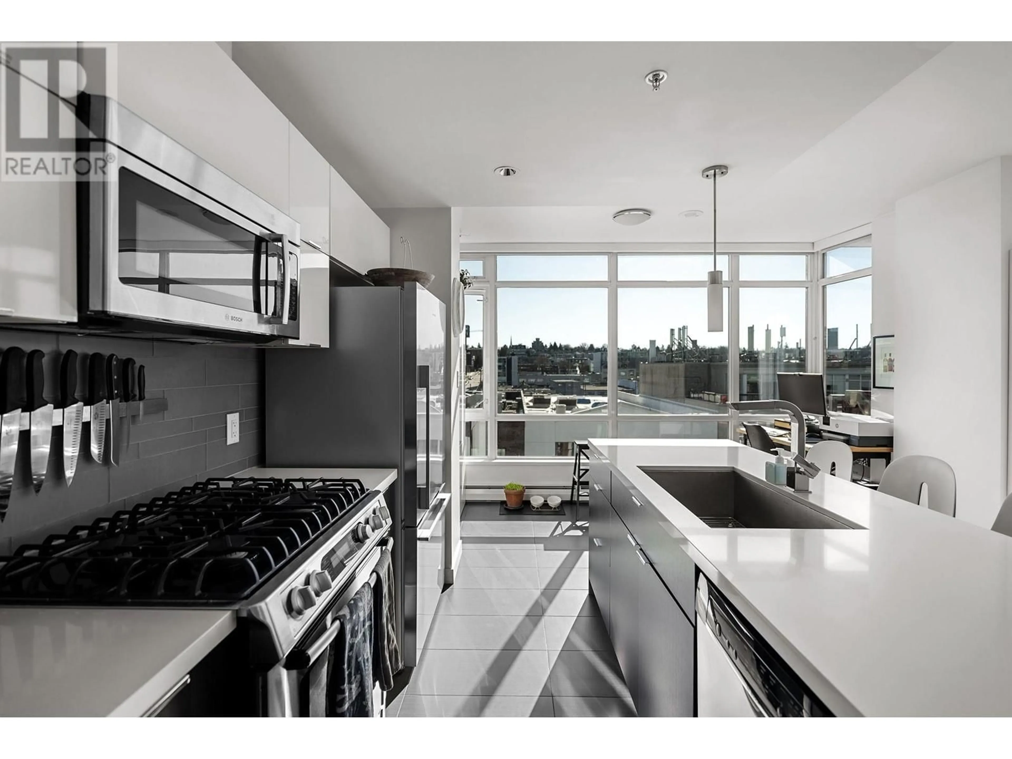 Contemporary kitchen, unknown for 707 1775 QUEBEC STREET, Vancouver British Columbia V5T0E3