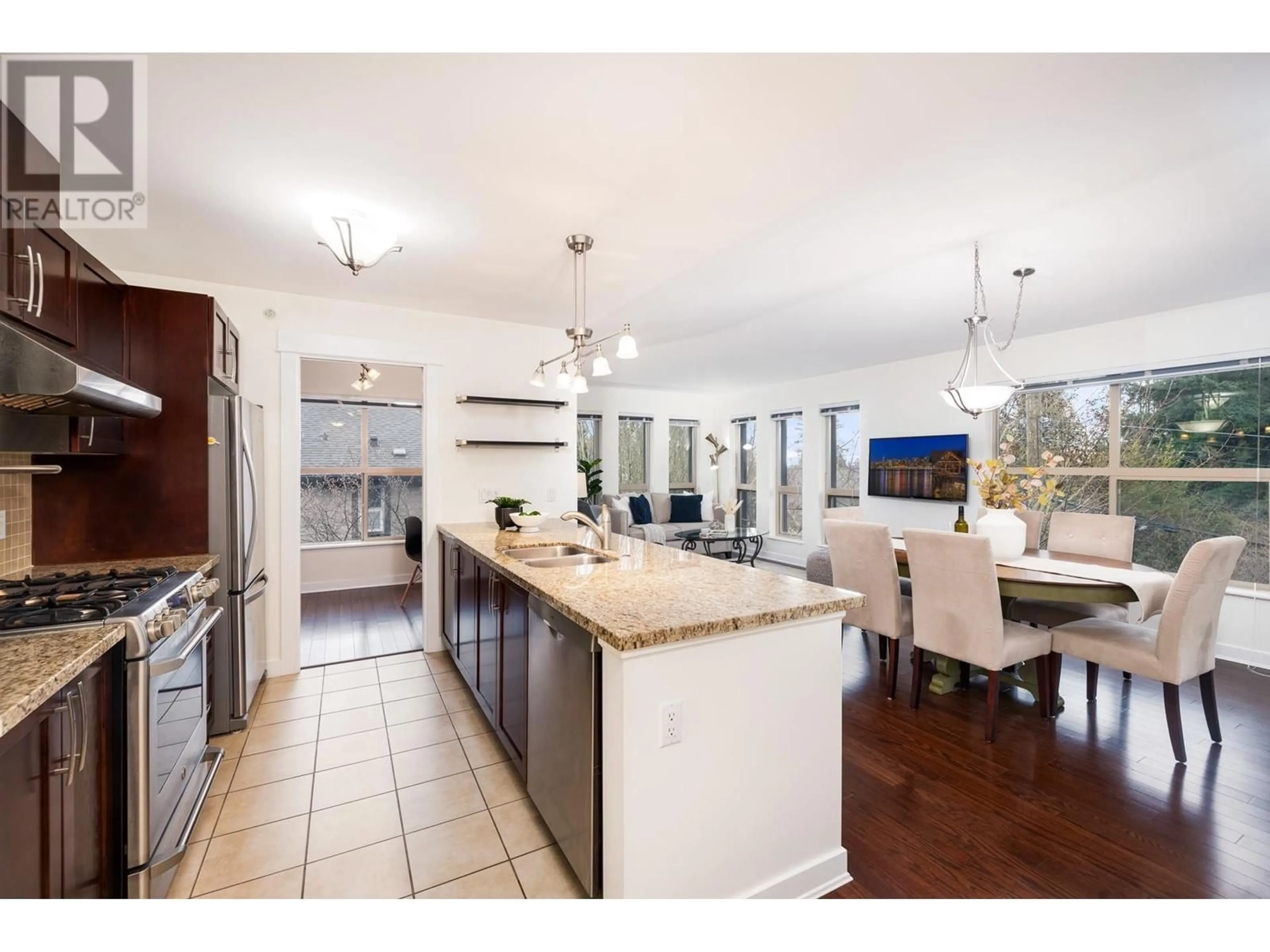 Open concept kitchen, ceramic/tile floor for 305 1468 ST. ANDREWS AVENUE, North Vancouver British Columbia V7L0A8