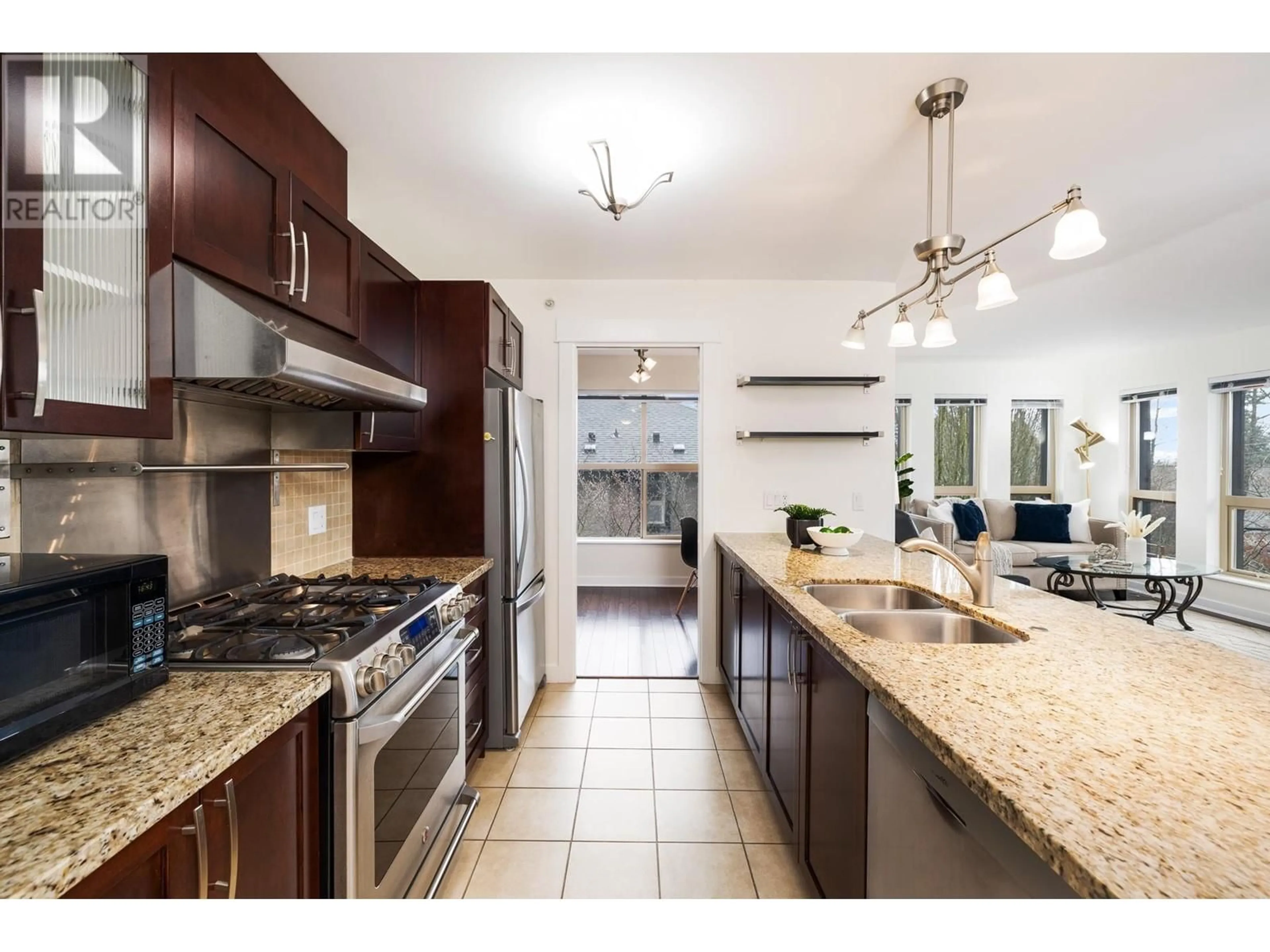 Open concept kitchen, ceramic/tile floor for 305 1468 ST. ANDREWS AVENUE, North Vancouver British Columbia V7L0A8