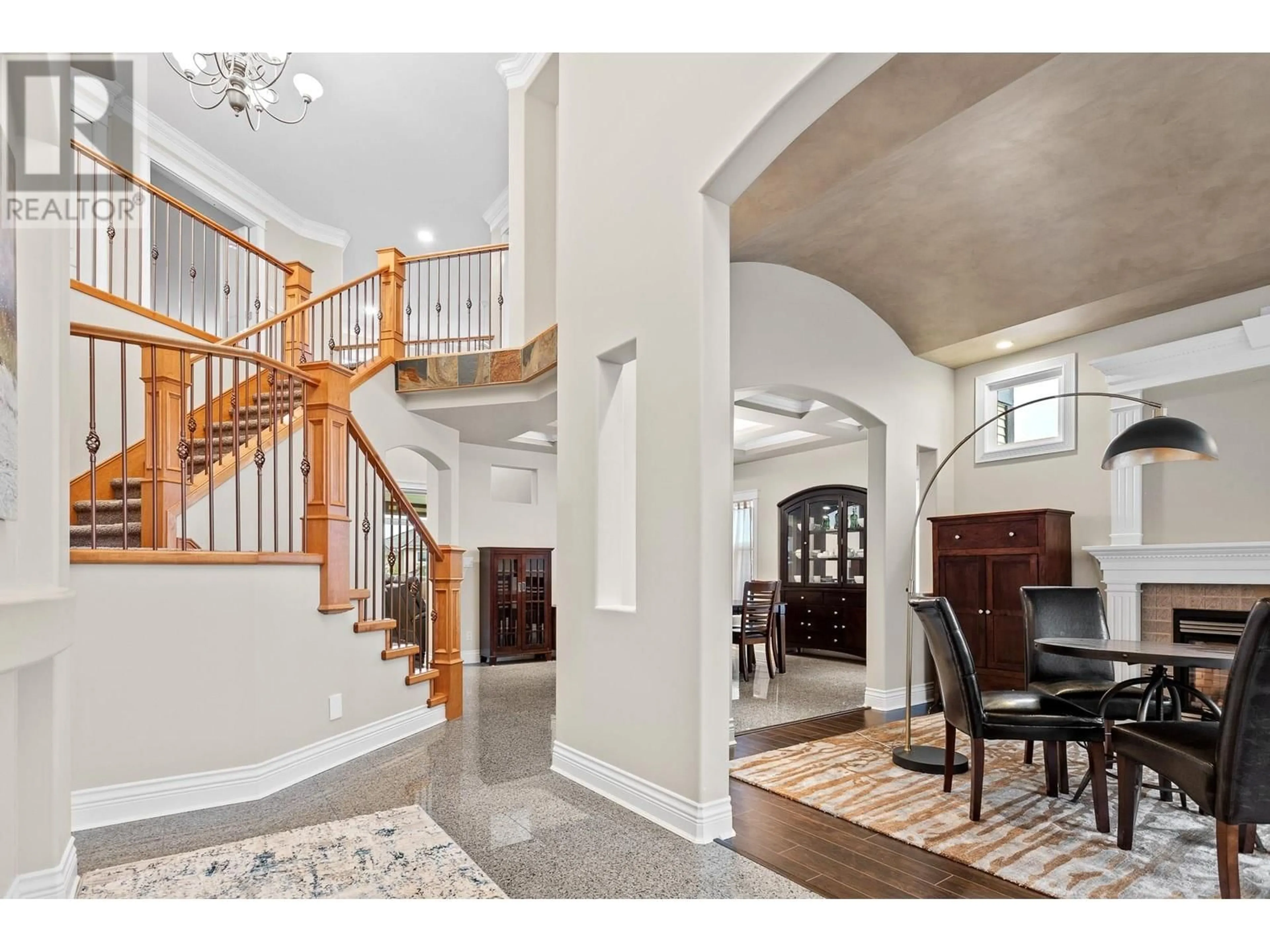 Indoor foyer for 13418 GRANITE WAY, Maple Ridge British Columbia V4R2W1