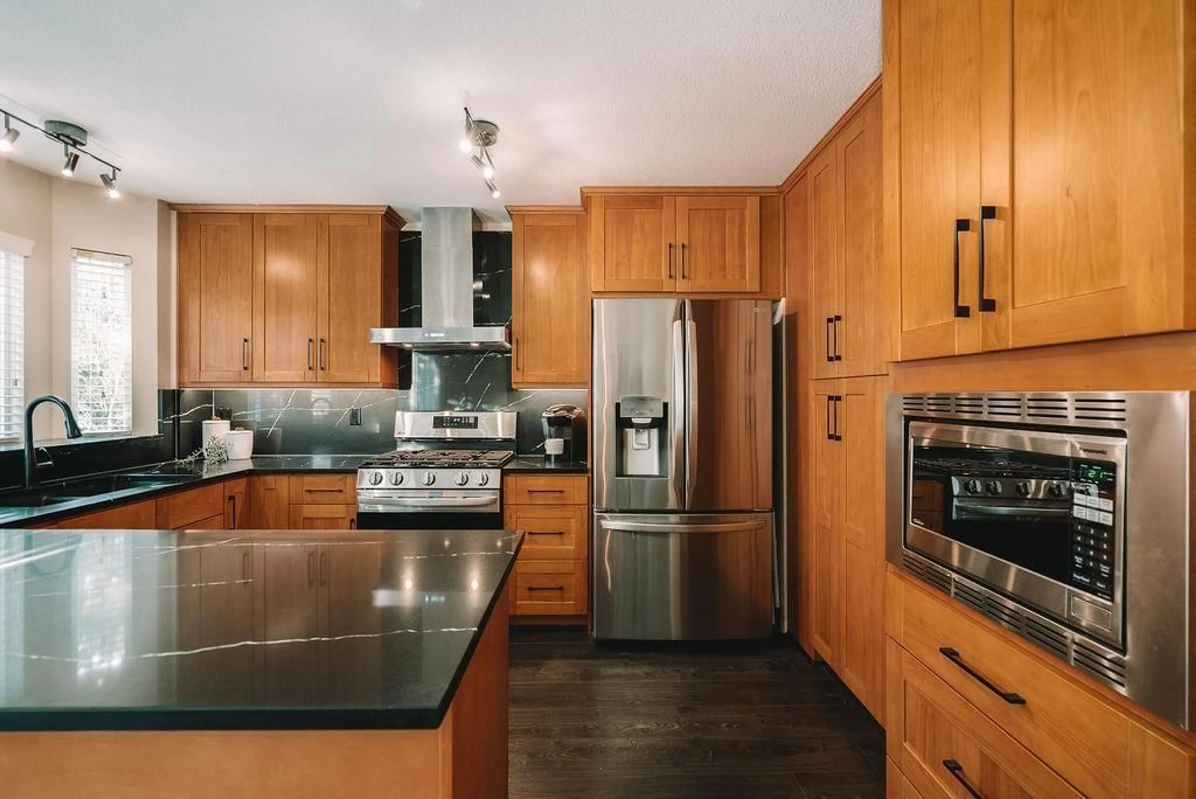 Contemporary kitchen, wood/laminate floor for 19 7640 BLOTT STREET, Mission British Columbia V2V3K3