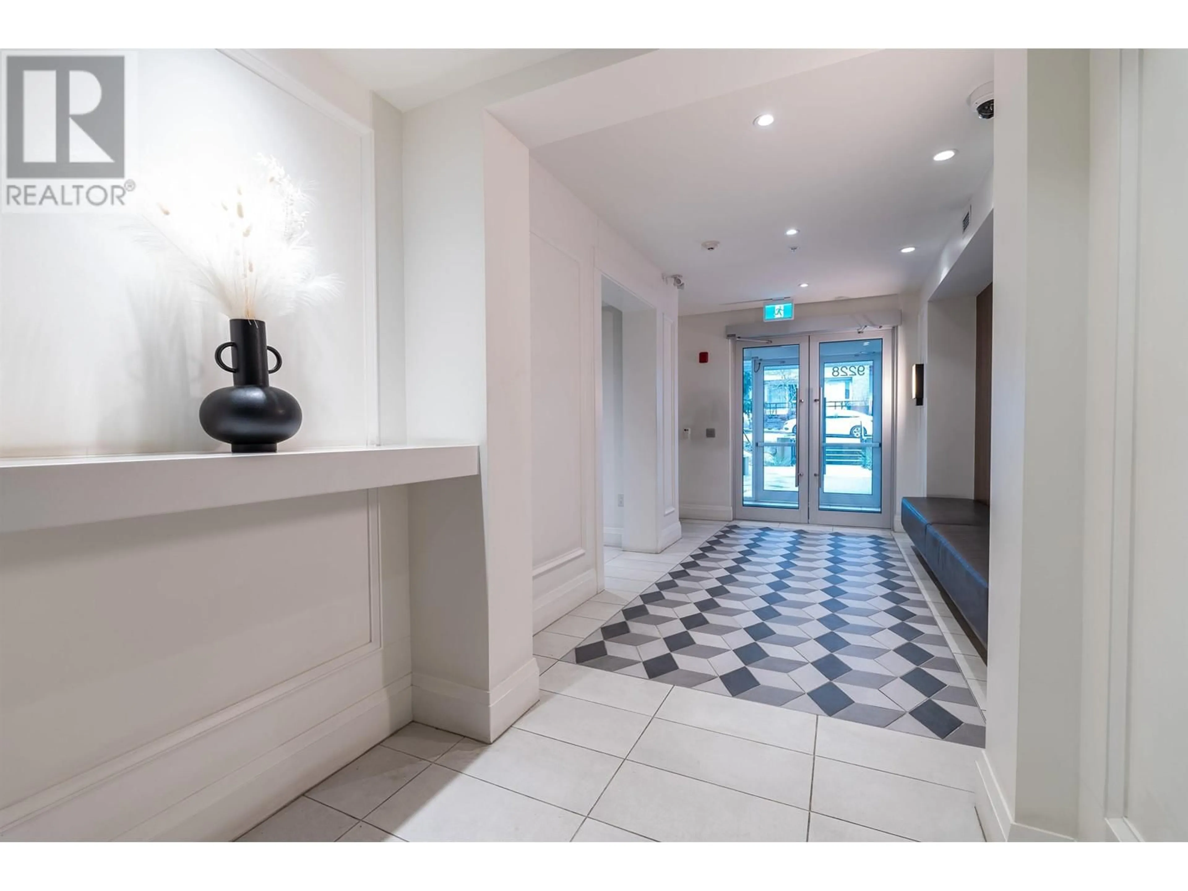 Indoor foyer for 213 9228 SLOPES MEWS, Burnaby British Columbia V5A0E9