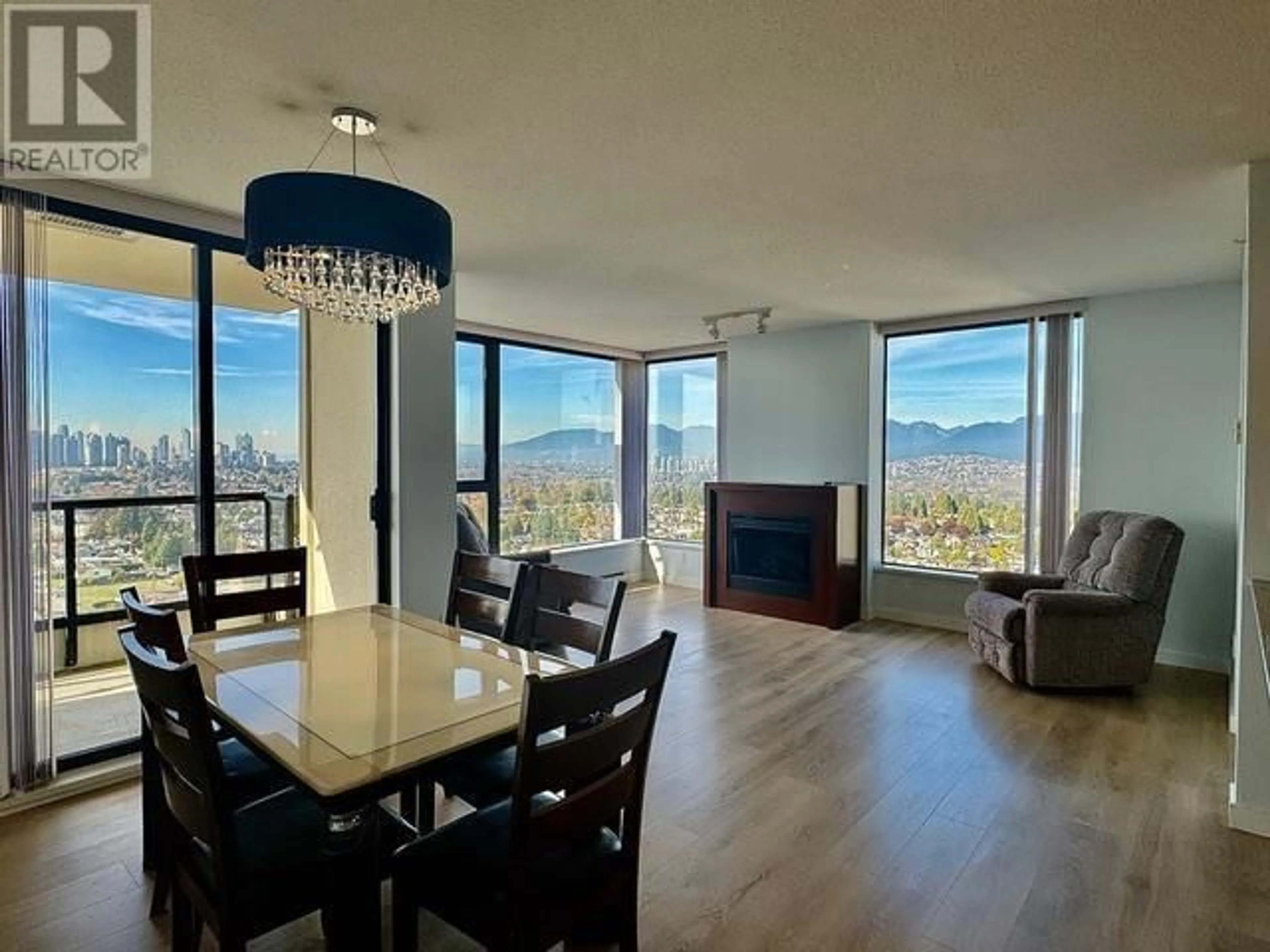 Dining room, wood/laminate floor for 2603 7088 SALISBURY AVENUE, Burnaby British Columbia V5E0A4