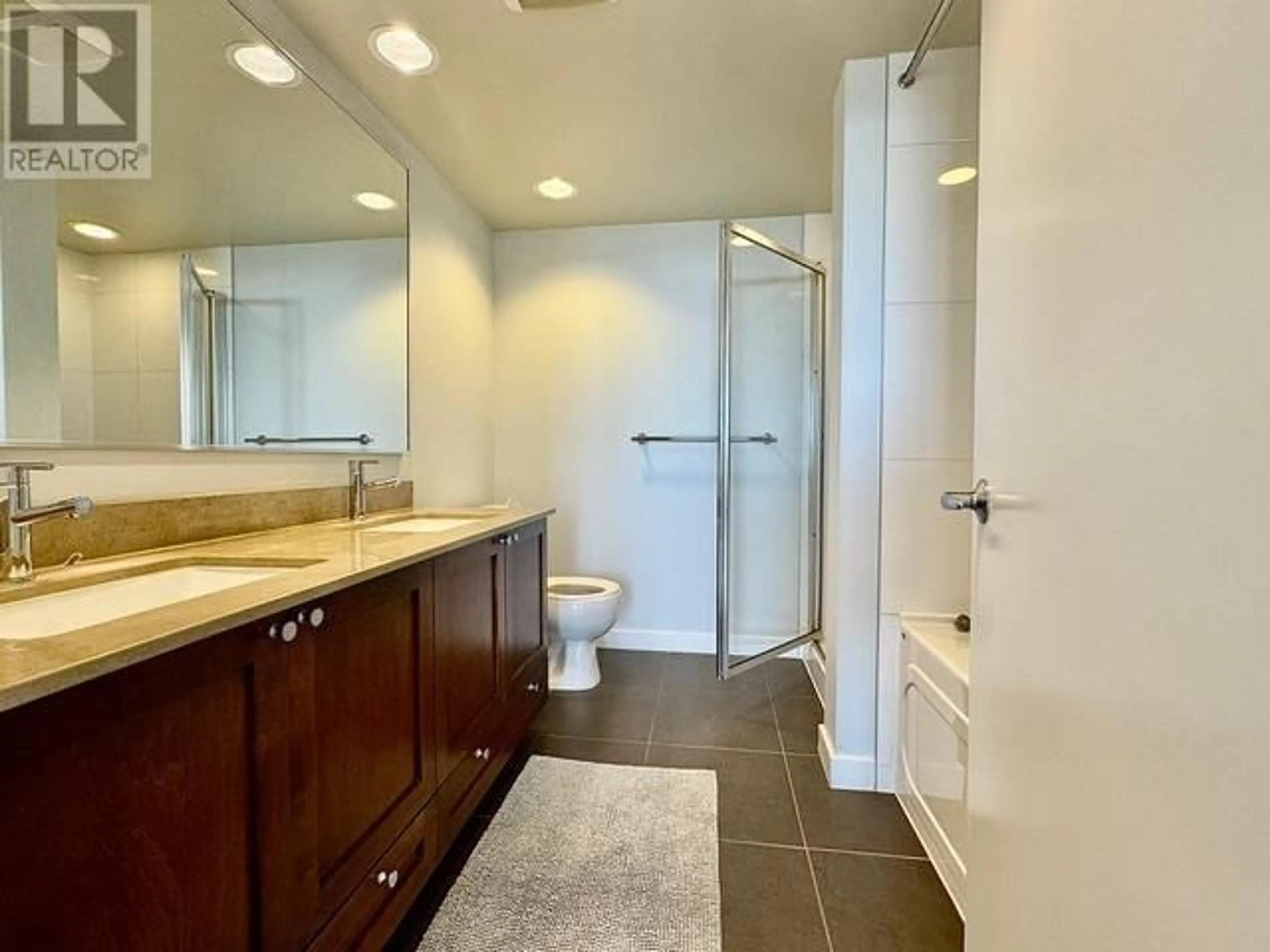 Standard bathroom, ceramic/tile floor for 2603 7088 SALISBURY AVENUE, Burnaby British Columbia V5E0A4