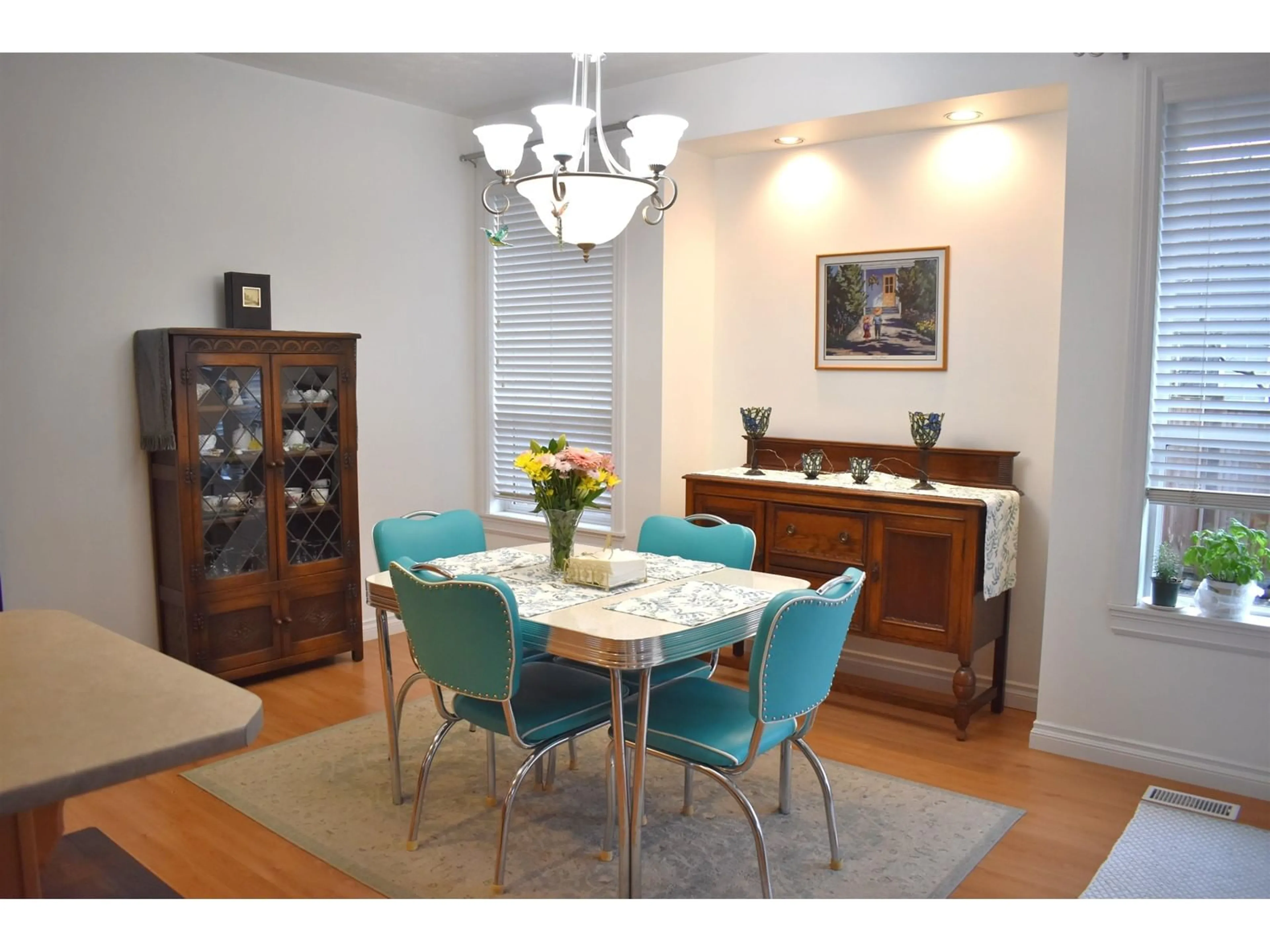 Dining room, wood/laminate floor for 44582 MONTE VISTA DRIVE|Sardis South, Chilliwack British Columbia V2R5T2