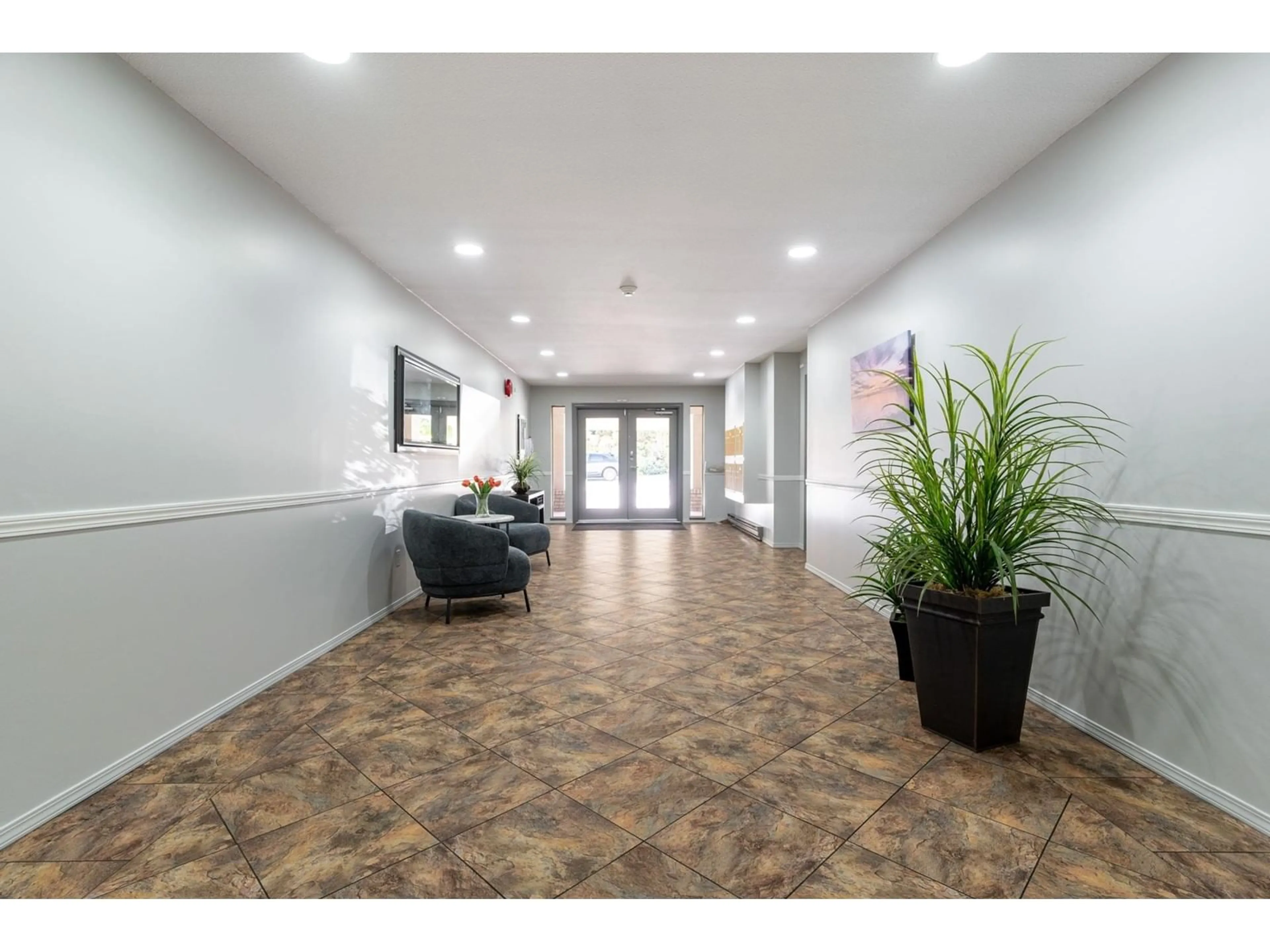 Indoor foyer for 304 - 1488 MERKLIN, White Rock British Columbia V4B4C3