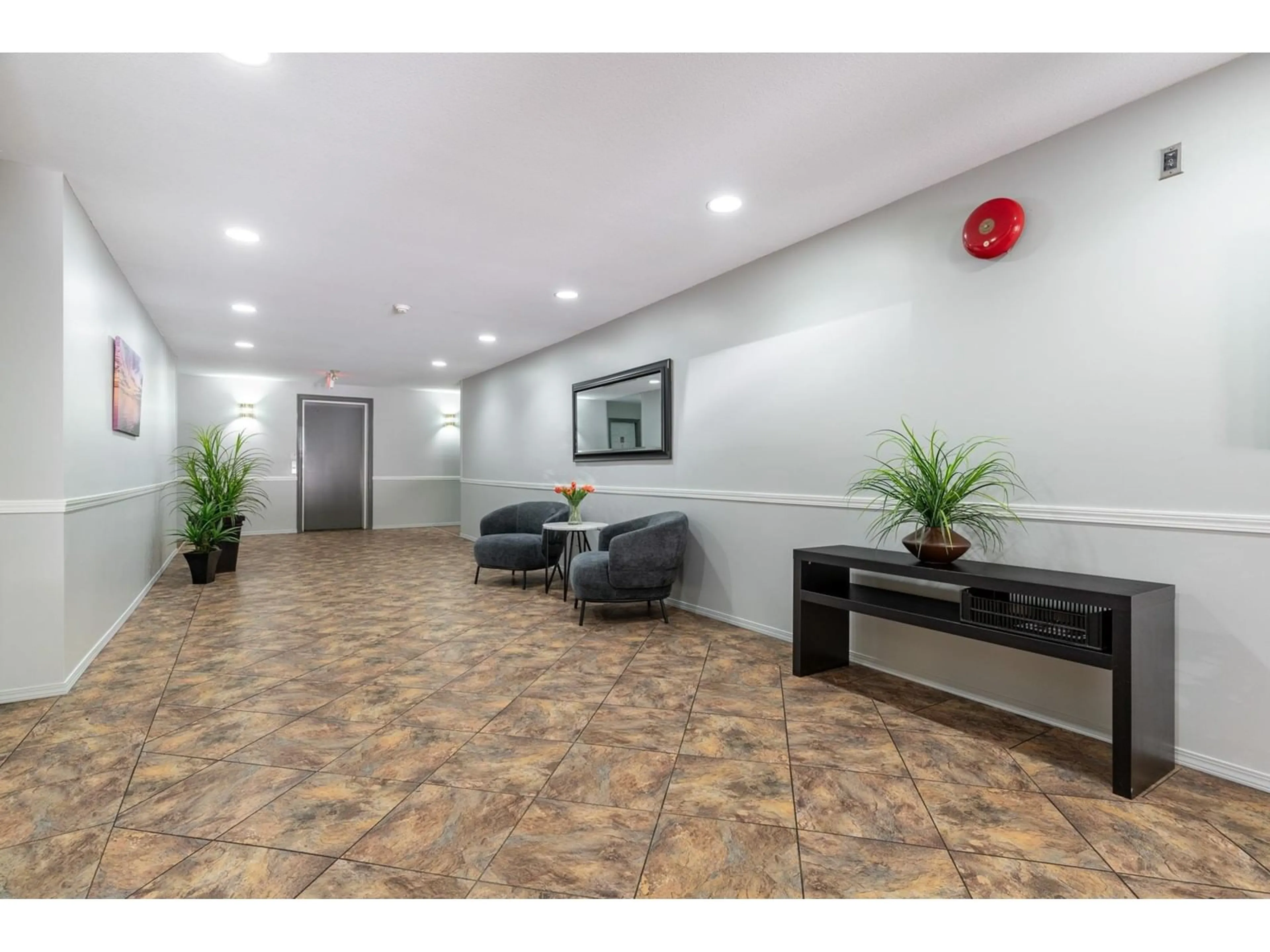 Indoor foyer for 304 - 1488 MERKLIN, White Rock British Columbia V4B4C3