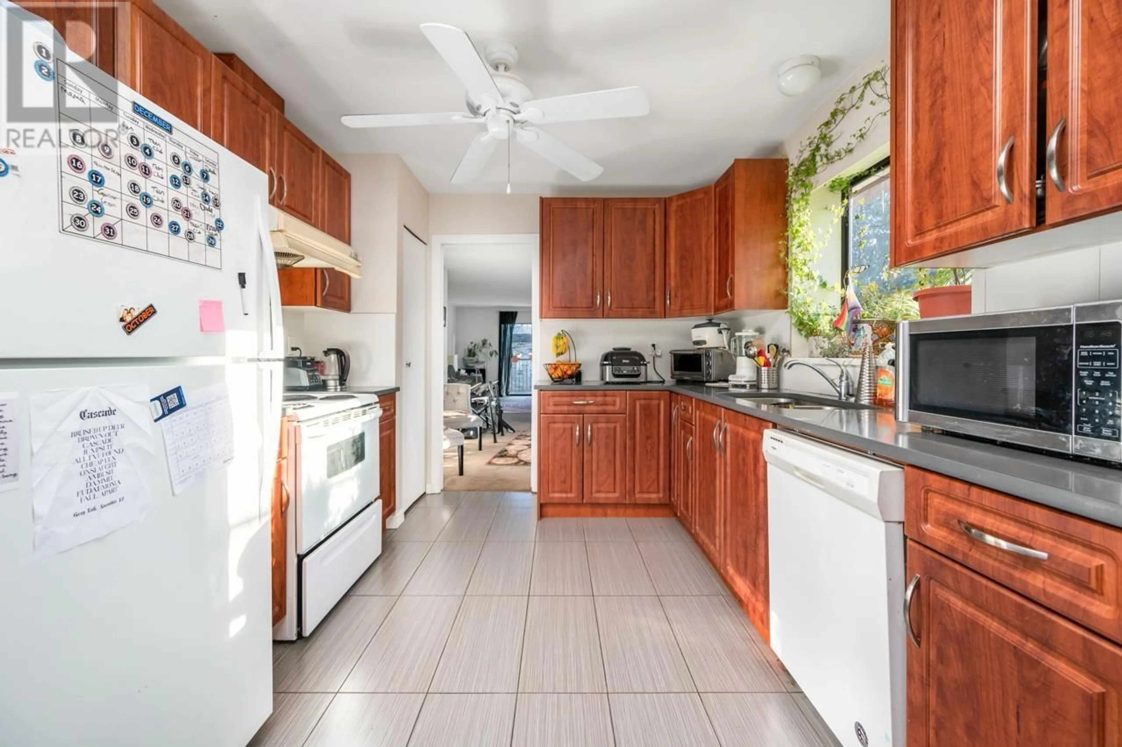 Standard kitchen, ceramic/tile floor for 3003 SUNNYHURST ROAD, North Vancouver British Columbia V7K2G4