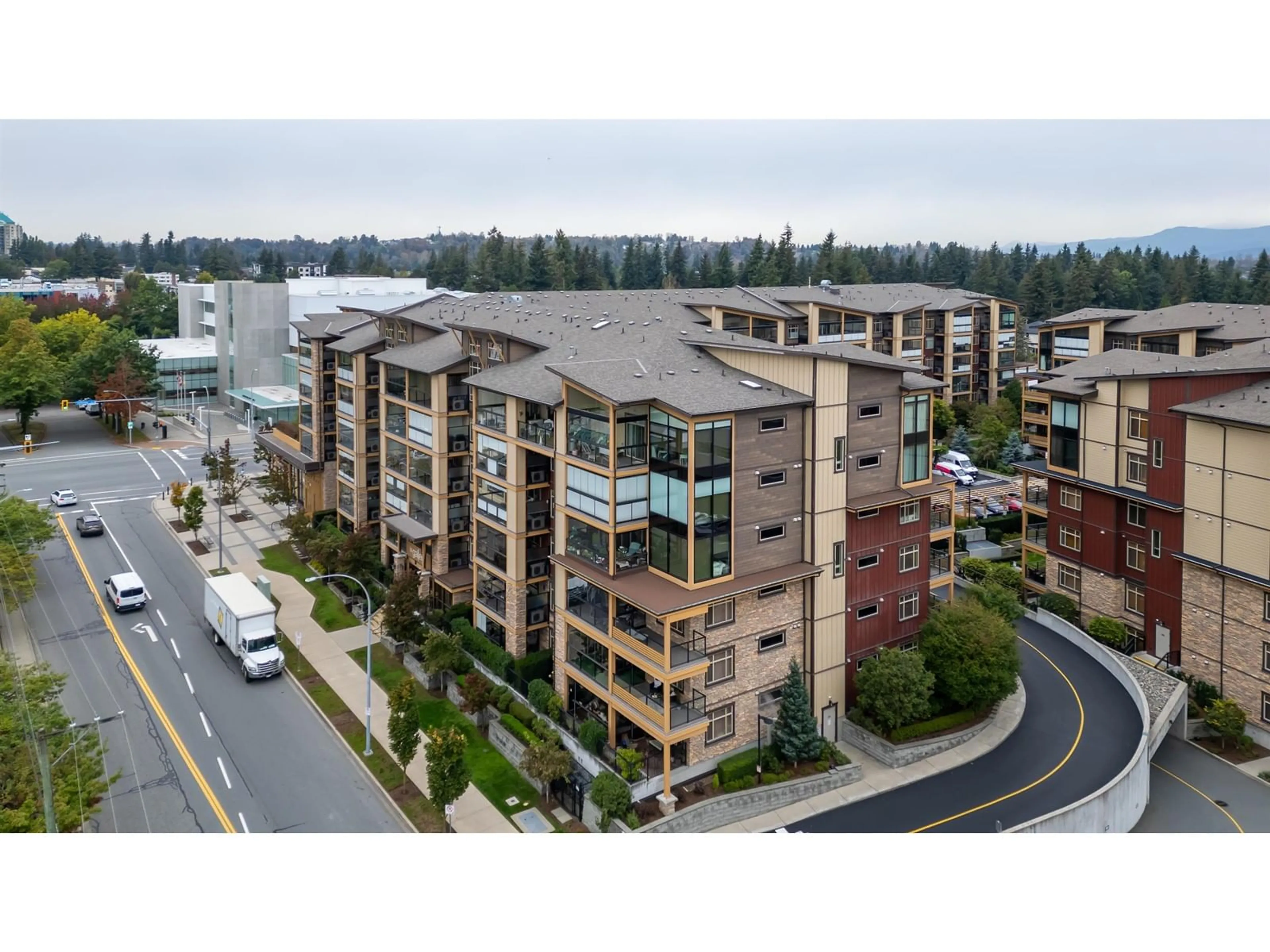 A pic from outside/outdoor area/front of a property/back of a property/a pic from drone, unknown for 608 2860 TRETHEWEY STREET, Abbotsford British Columbia V2T0G5