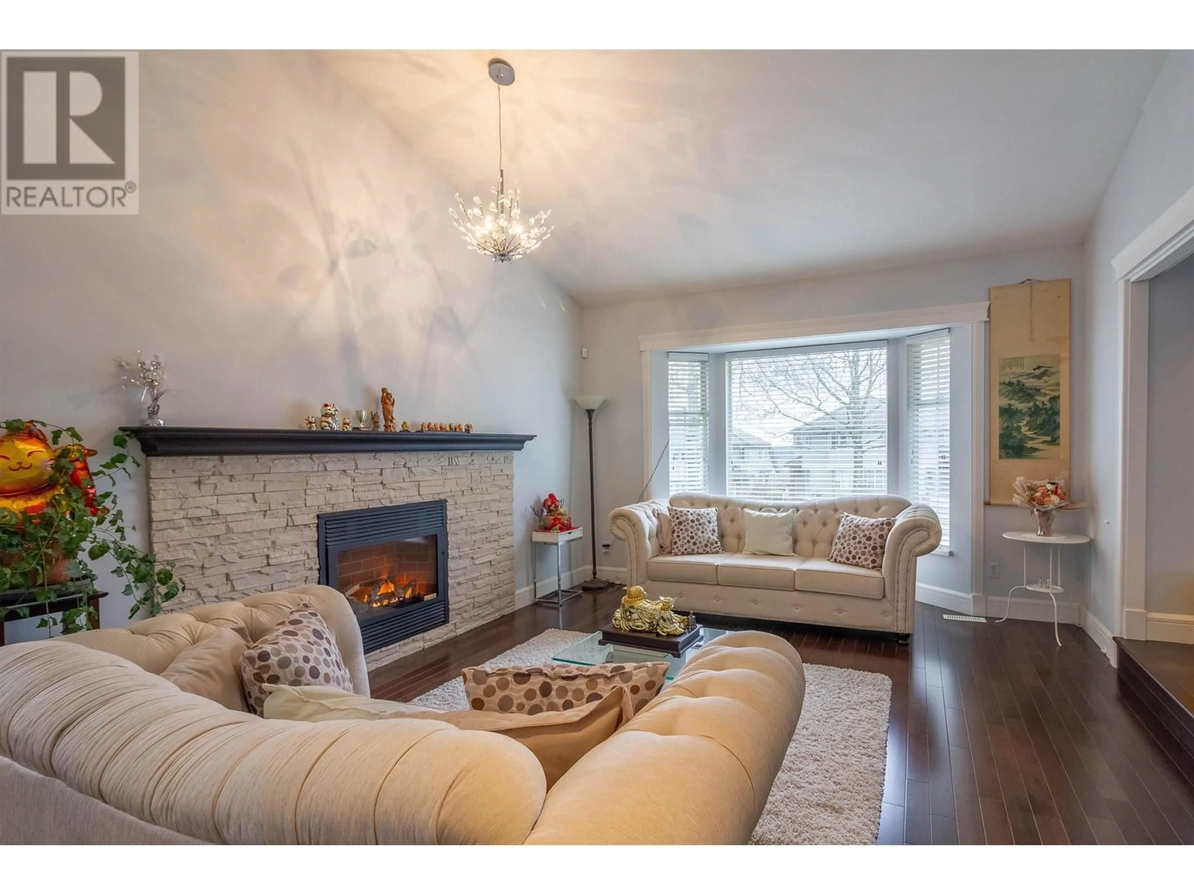 Living room with furniture, unknown for 921 CITADEL DRIVE, Port Coquitlam British Columbia V3C5J2
