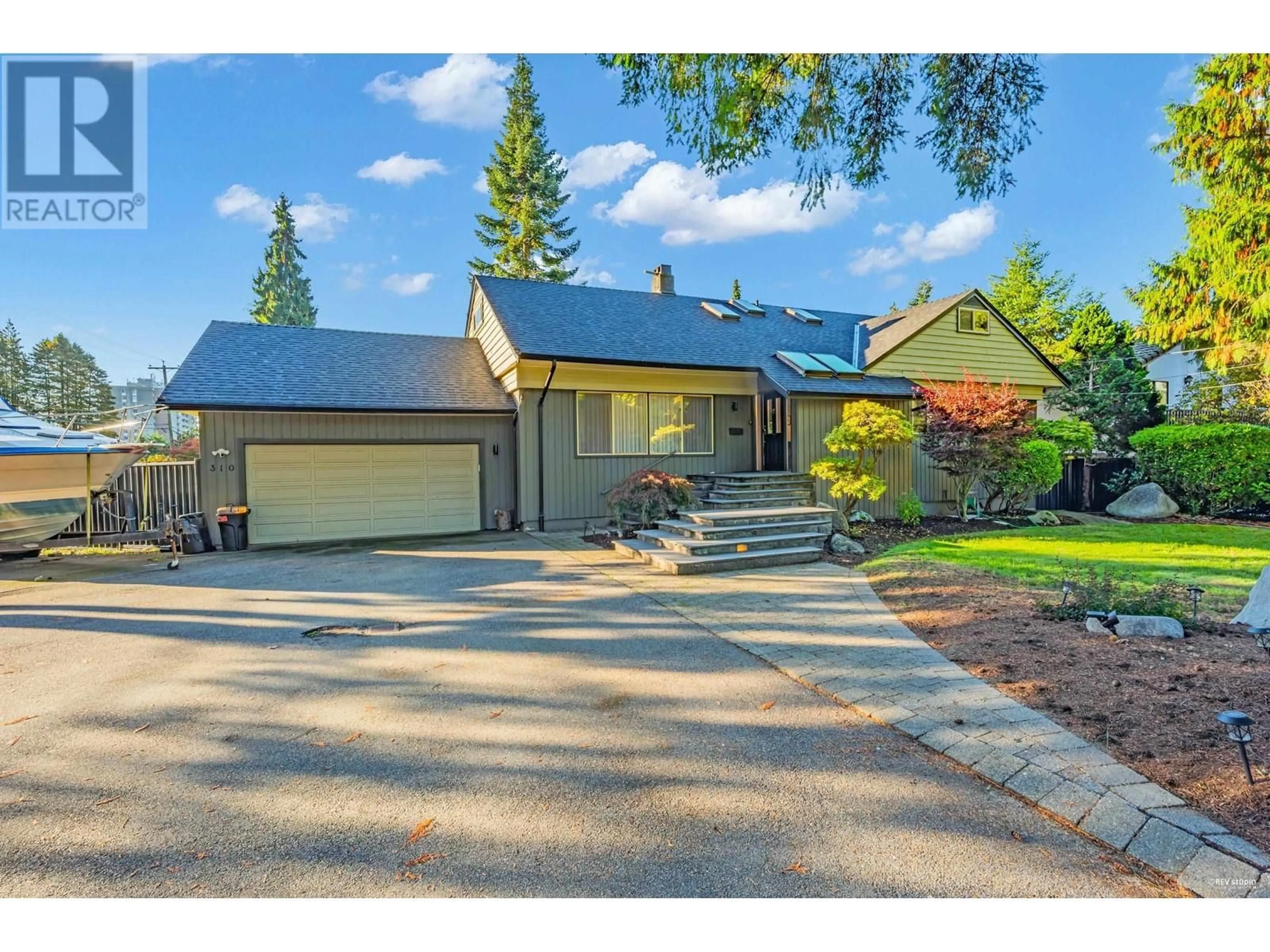 Home with vinyl exterior material, street for 310 MACBETH CRESCENT, West Vancouver British Columbia V7T1V7
