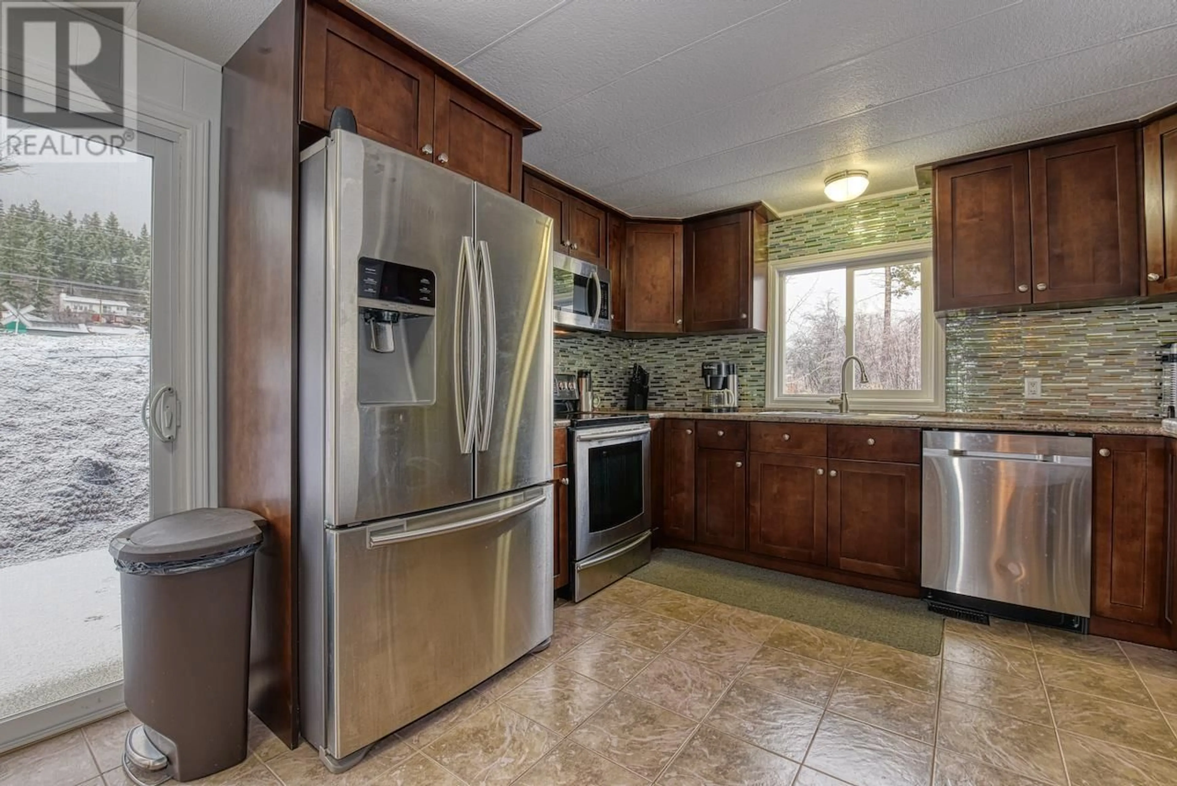 Standard kitchen, ceramic/tile floor for 1658 SOUTH LAKESIDE DRIVE, Williams Lake British Columbia V2G5L6