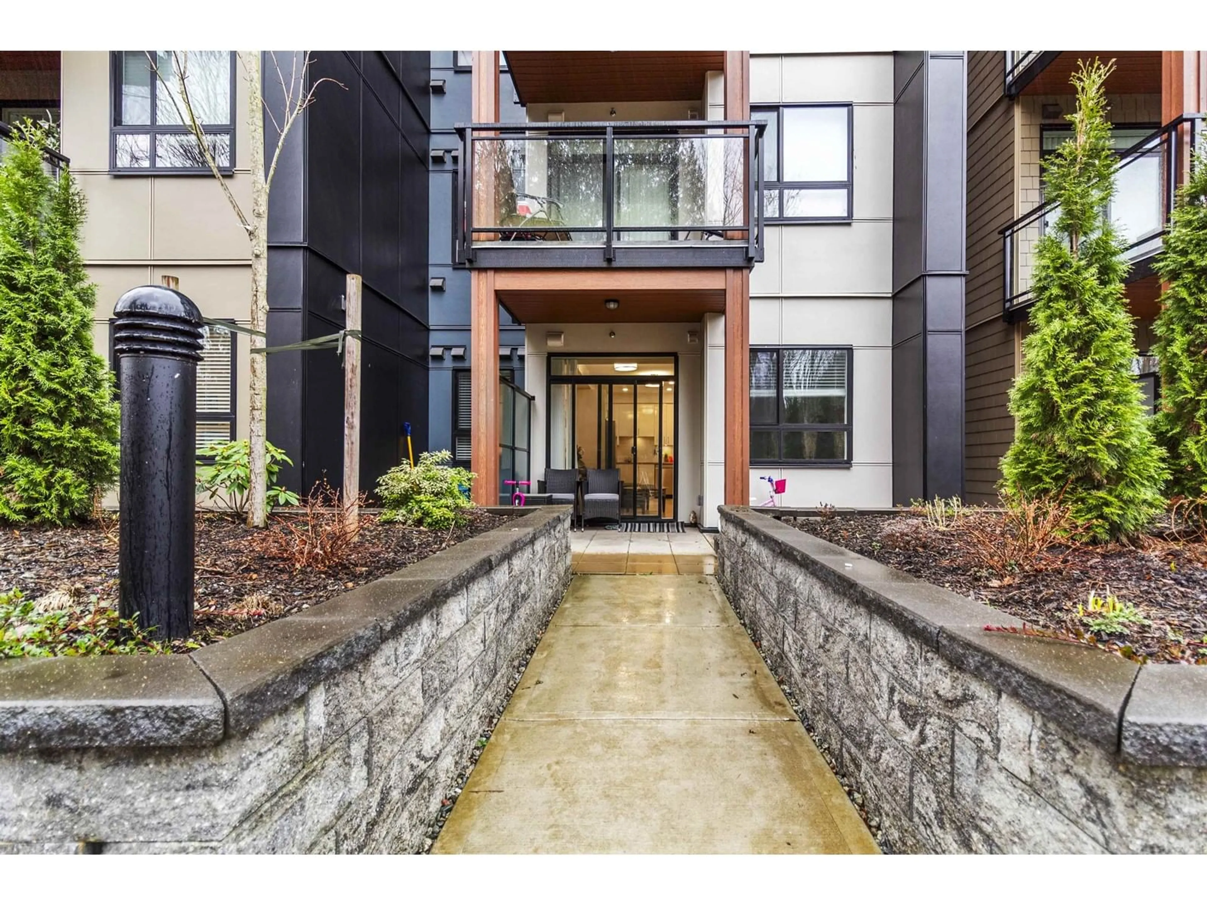 Indoor entryway for 105 32690 14TH AVENUE, Mission British Columbia V2V0K5