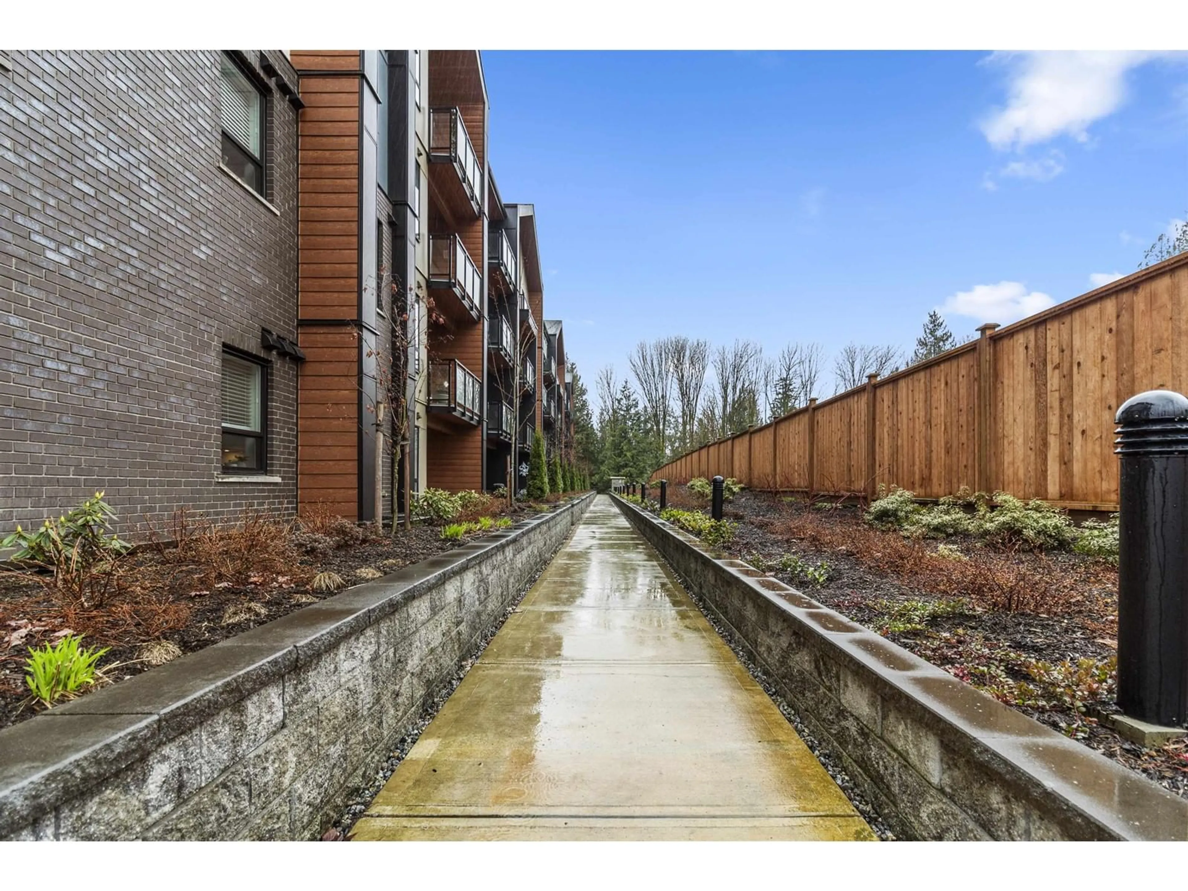 Patio, street for 108 32690 14TH AVENUE, Mission British Columbia V2V0K5