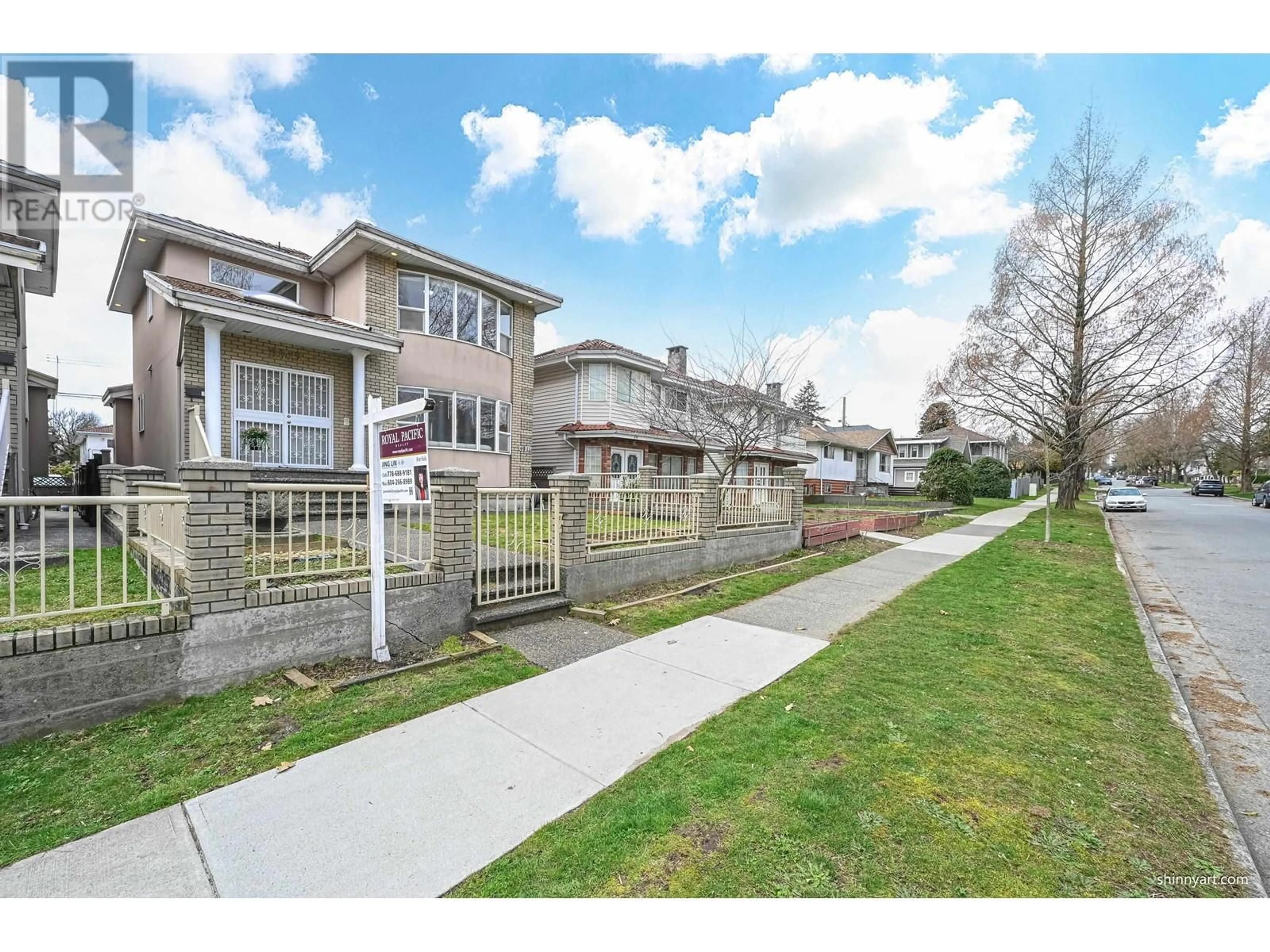 A pic from outside/outdoor area/front of a property/back of a property/a pic from drone, street for 6813 INVERNESS STREET, Vancouver British Columbia V5X4G3