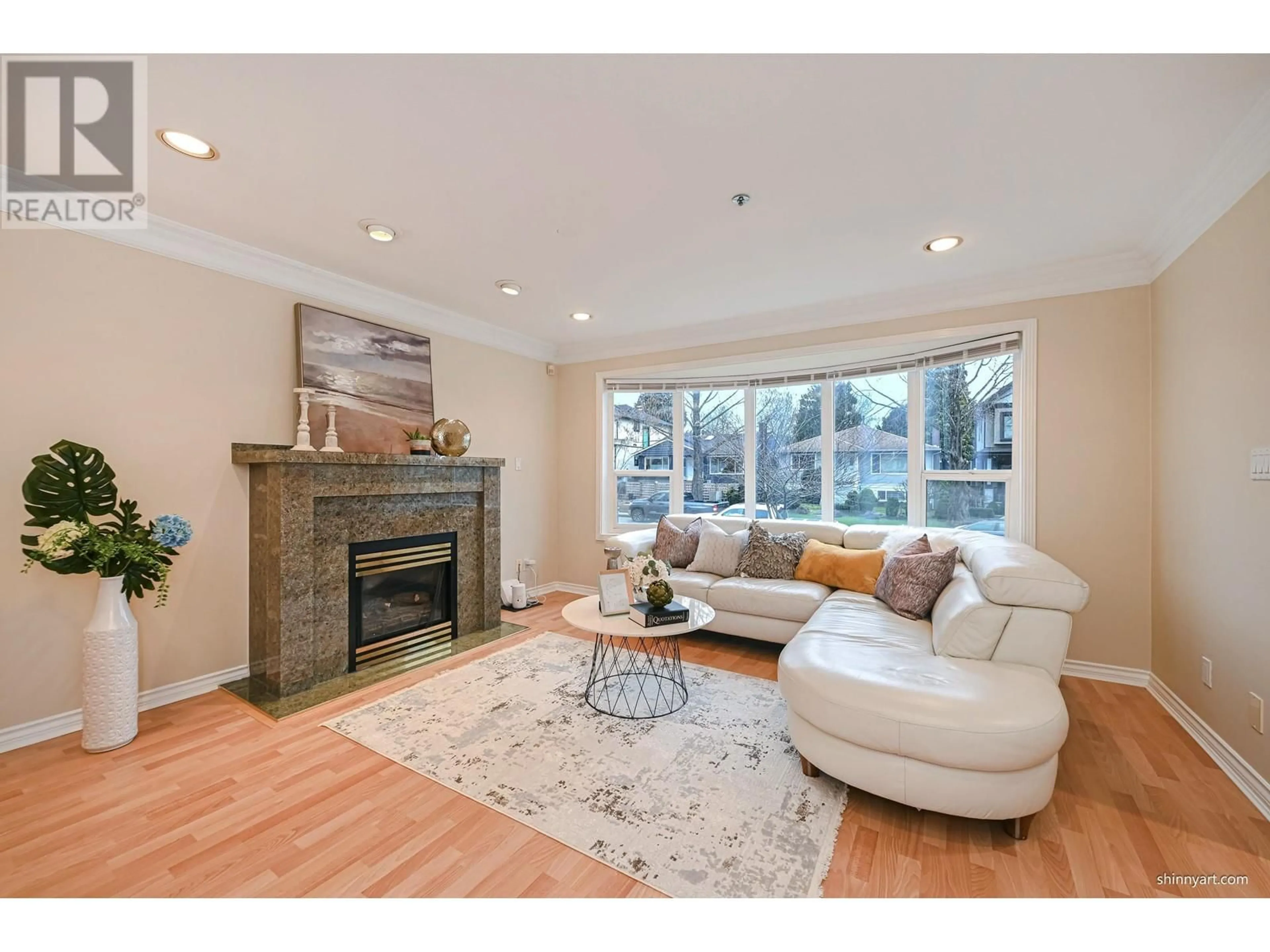 Living room with furniture, wood/laminate floor for 6813 INVERNESS STREET, Vancouver British Columbia V5X4G3