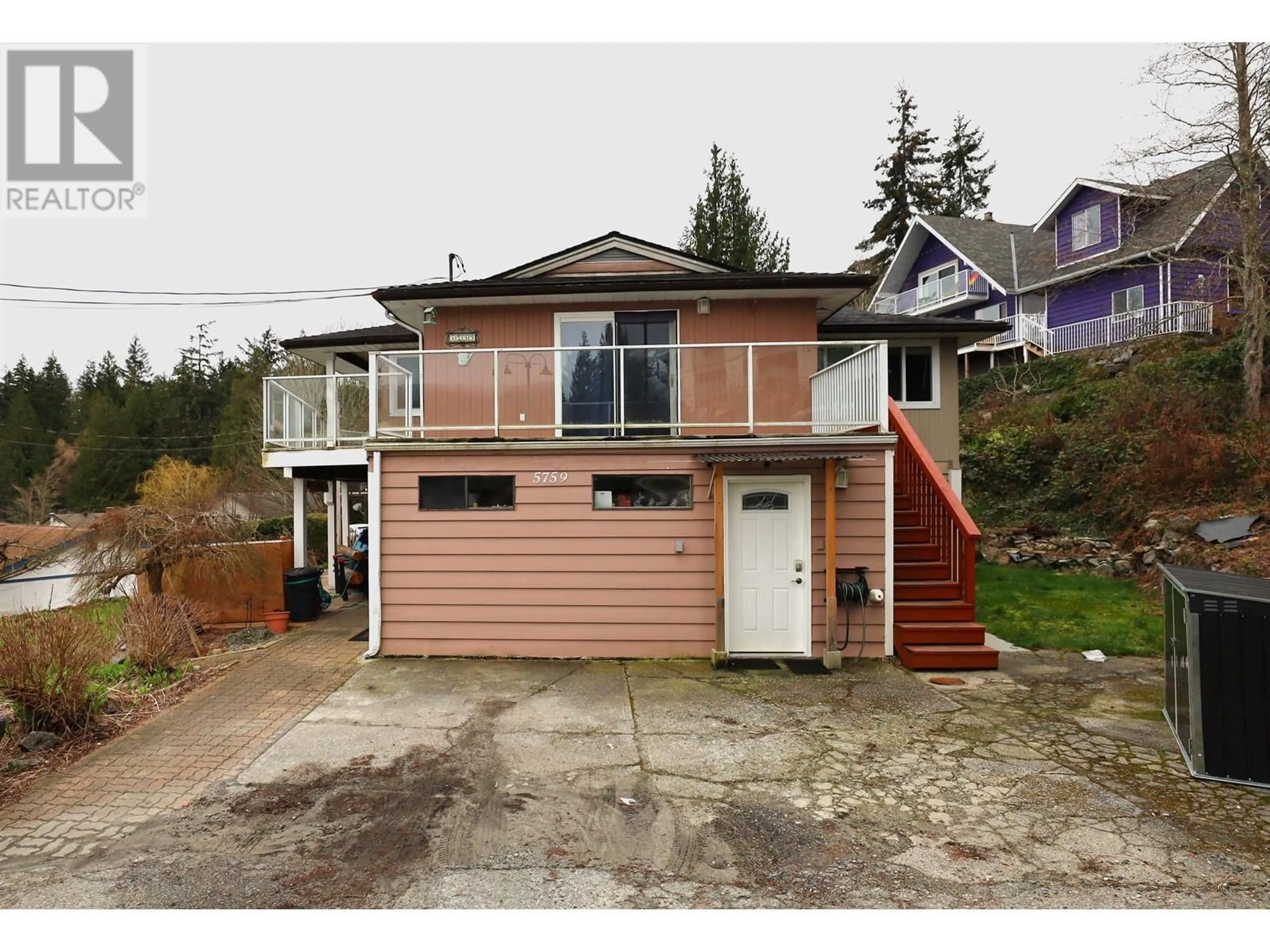 A pic from outside/outdoor area/front of a property/back of a property/a pic from drone, street for 5759 TRAIL AVENUE, Sechelt British Columbia V7Z0L8