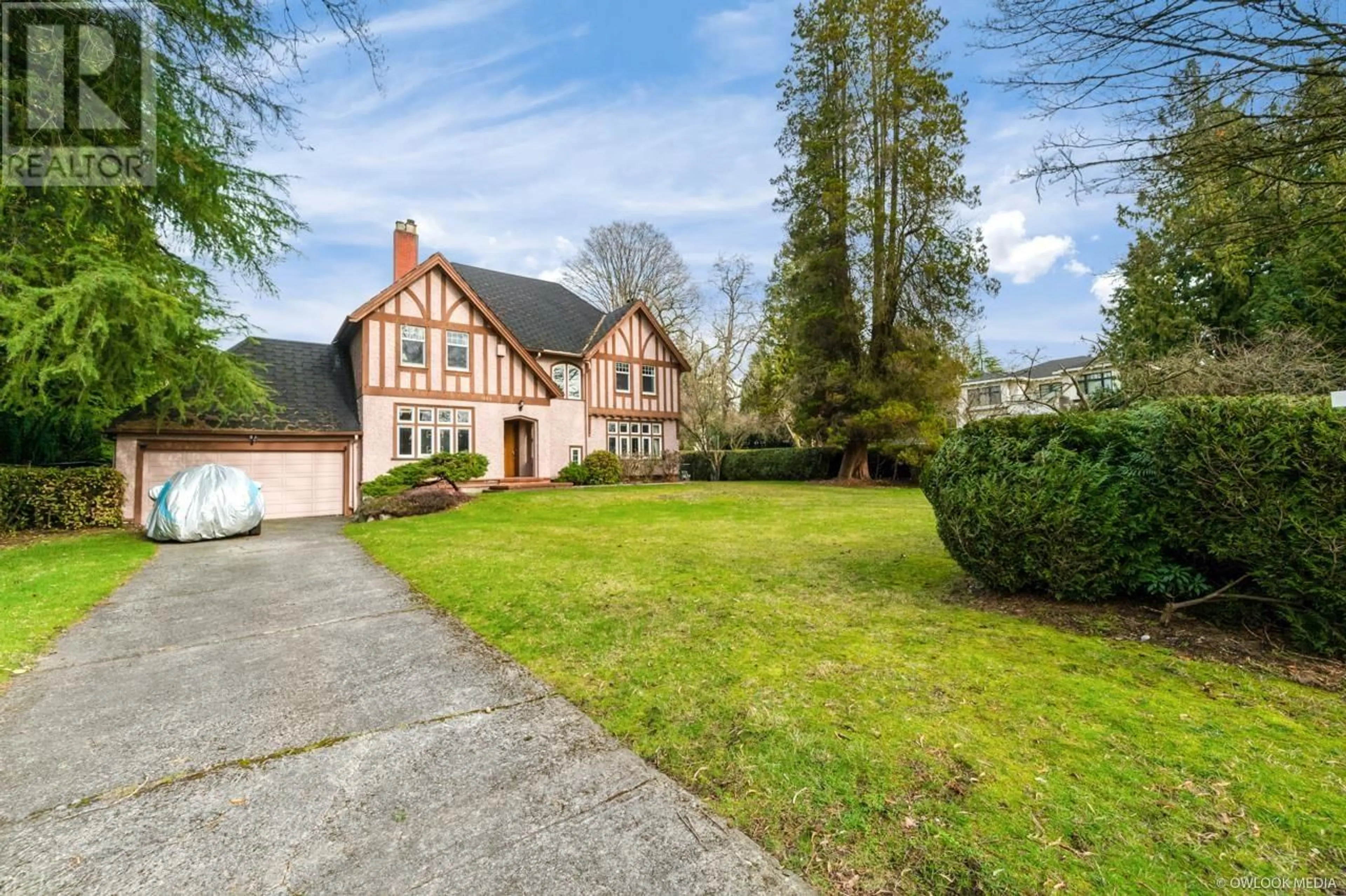 A pic from outside/outdoor area/front of a property/back of a property/a pic from drone, street for 1603 49TH AVENUE, Vancouver British Columbia V6M2R8