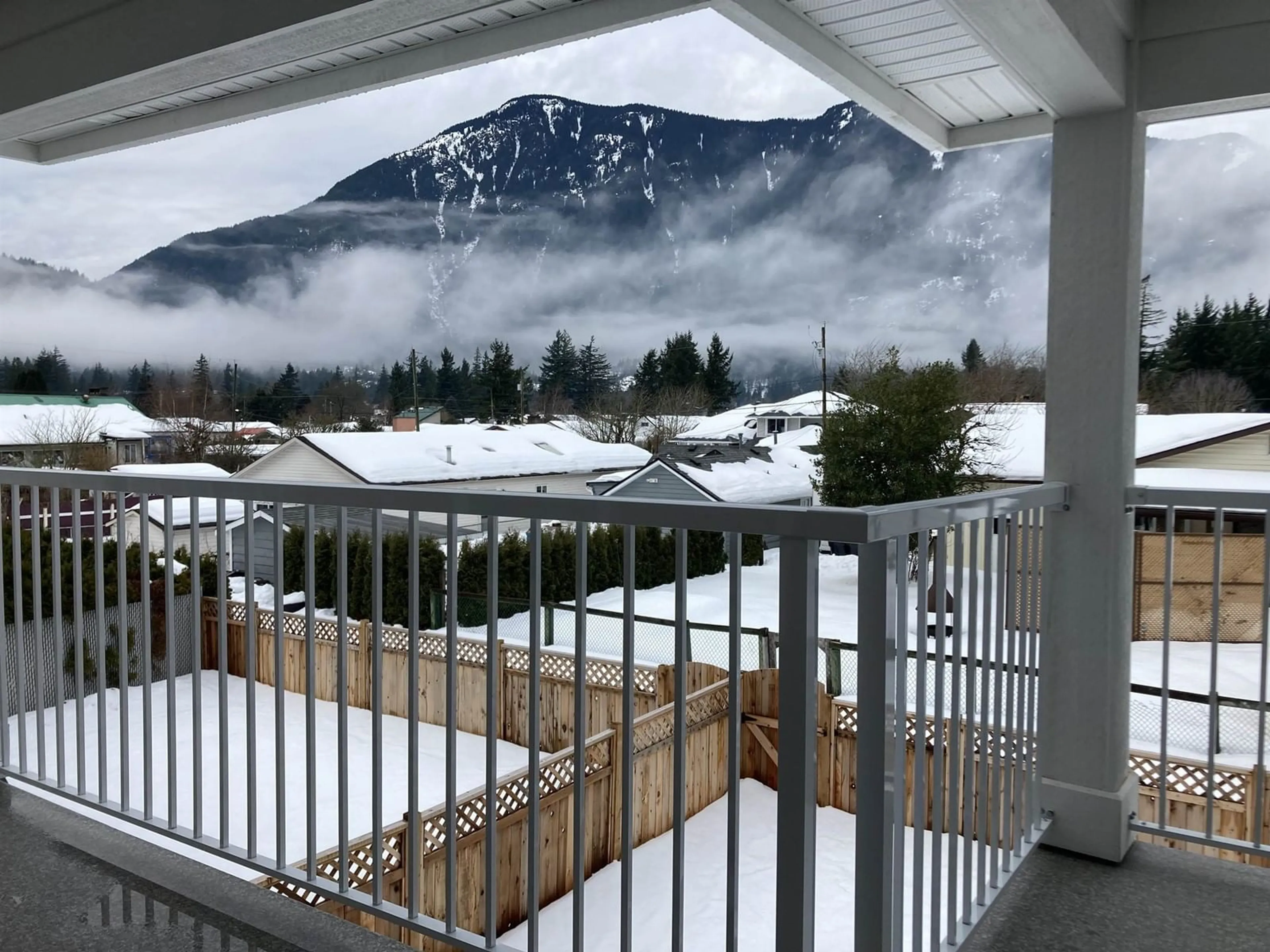 Balcony in the apartment, mountain view for 539 DOUGLAS STREET, Hope British Columbia V0X1L0