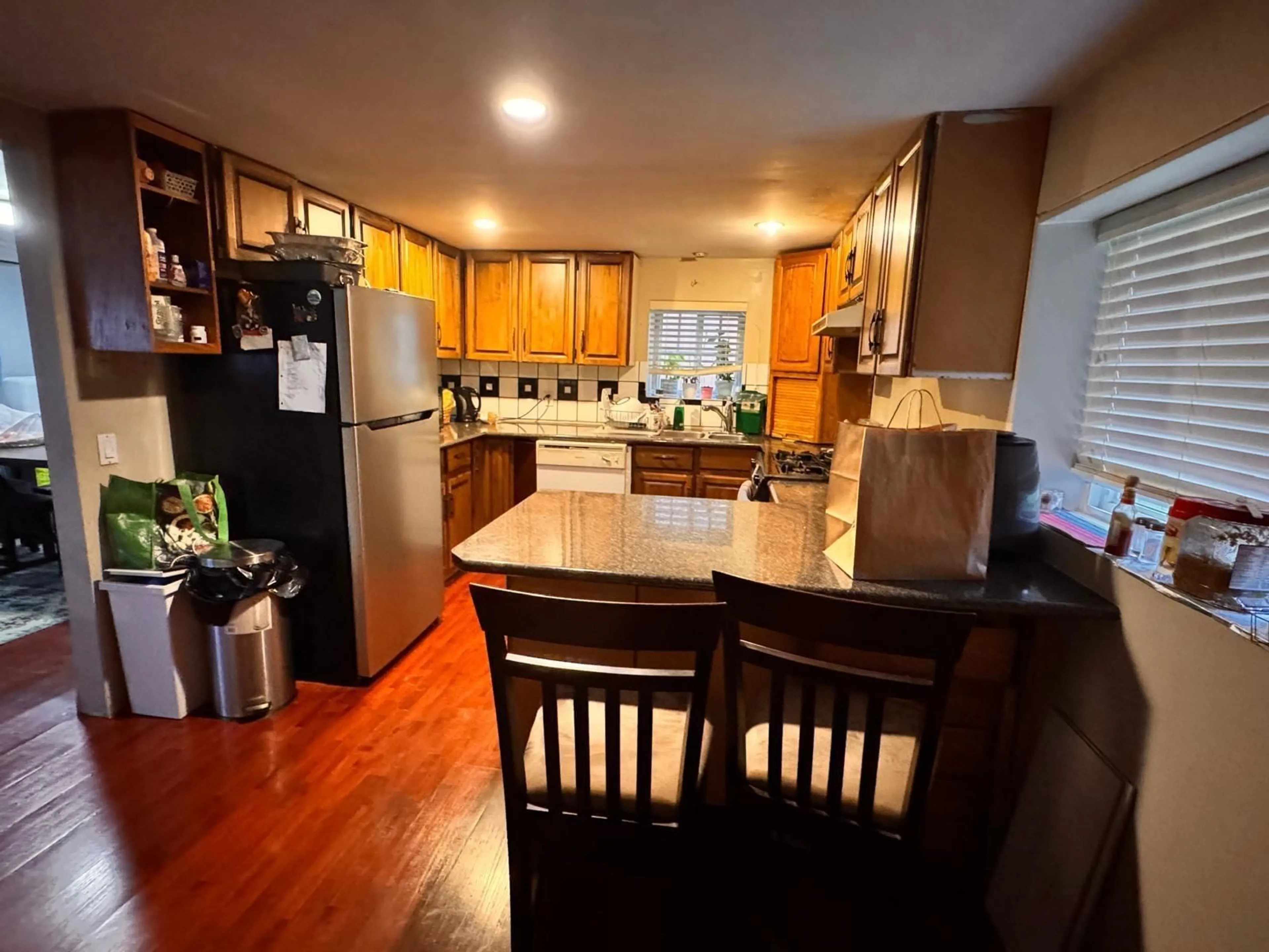 Open concept kitchen, wood/laminate floor for 7701 127, Surrey British Columbia V3W4B1